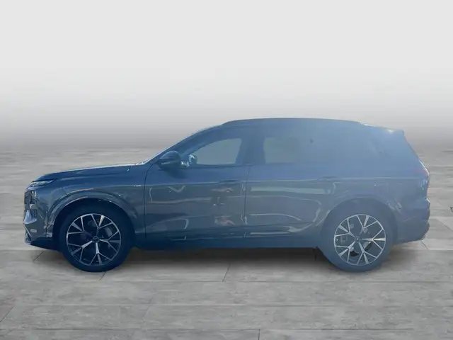 Audi Q7 view 2