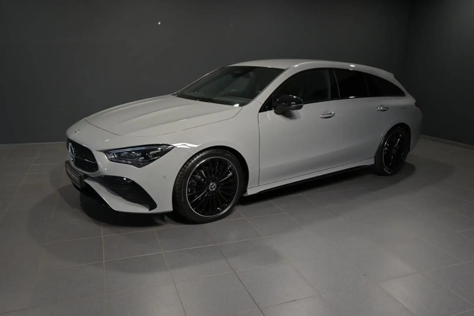 Mercedes-Benz CLA 180 SB AMG LINE Grau - 1