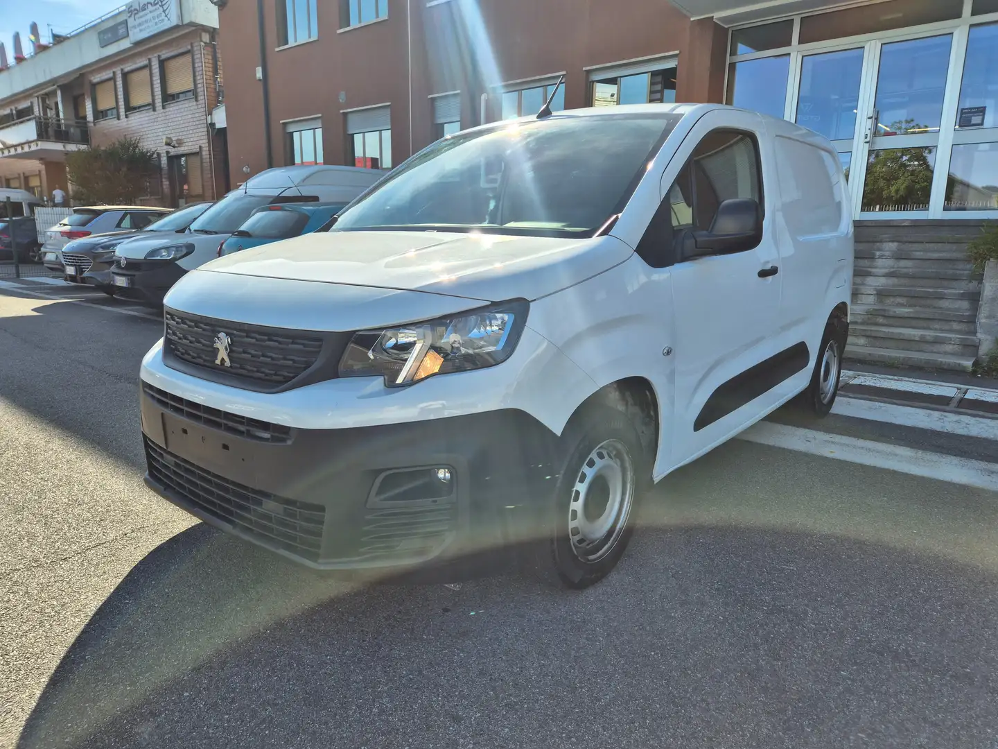 Peugeot Partner Weiß - 2