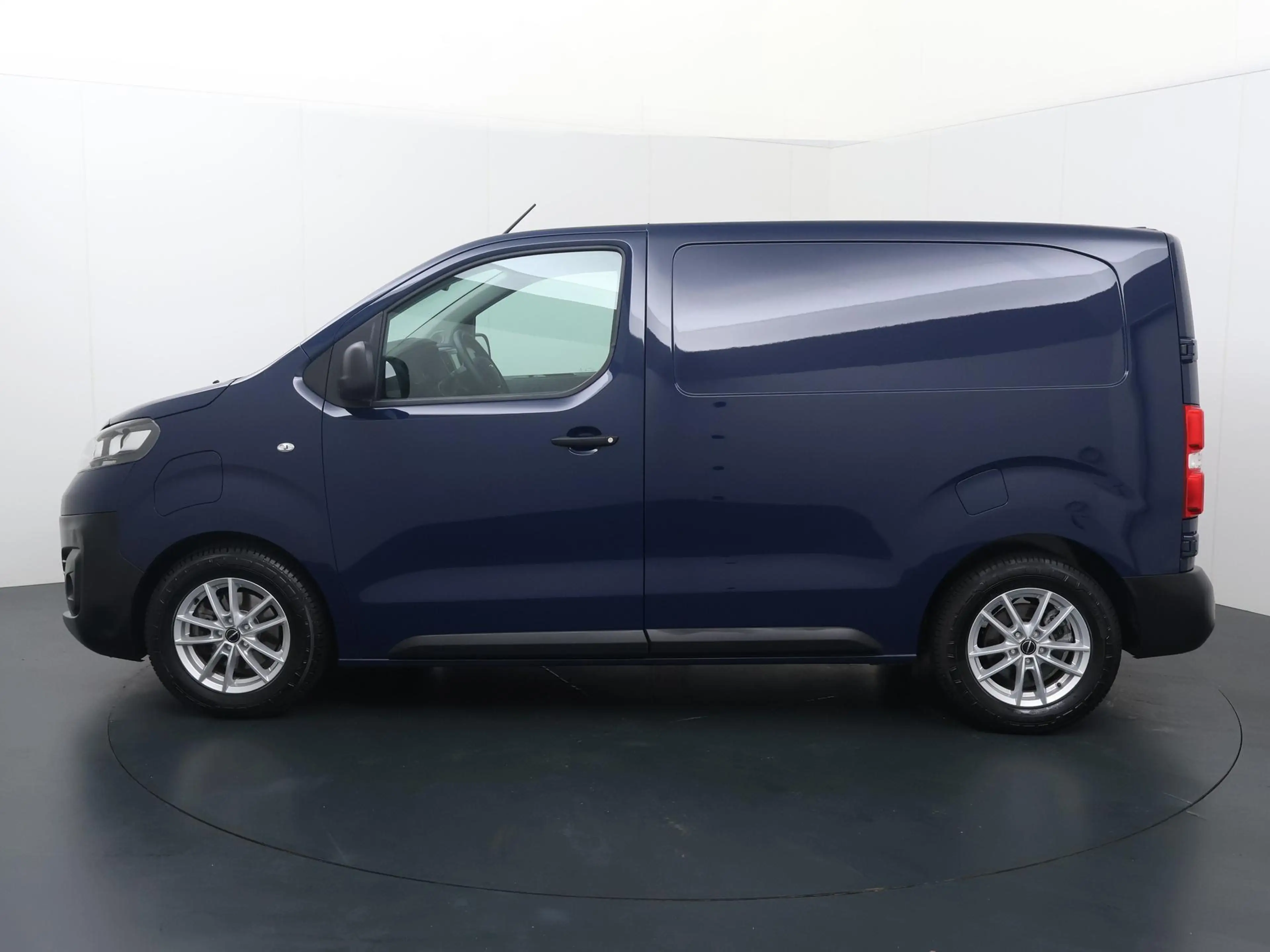 Opel Vivaro-e L1H1 Innovation 50 kWh | 136 PK | Airco | Cruise c — photo 2