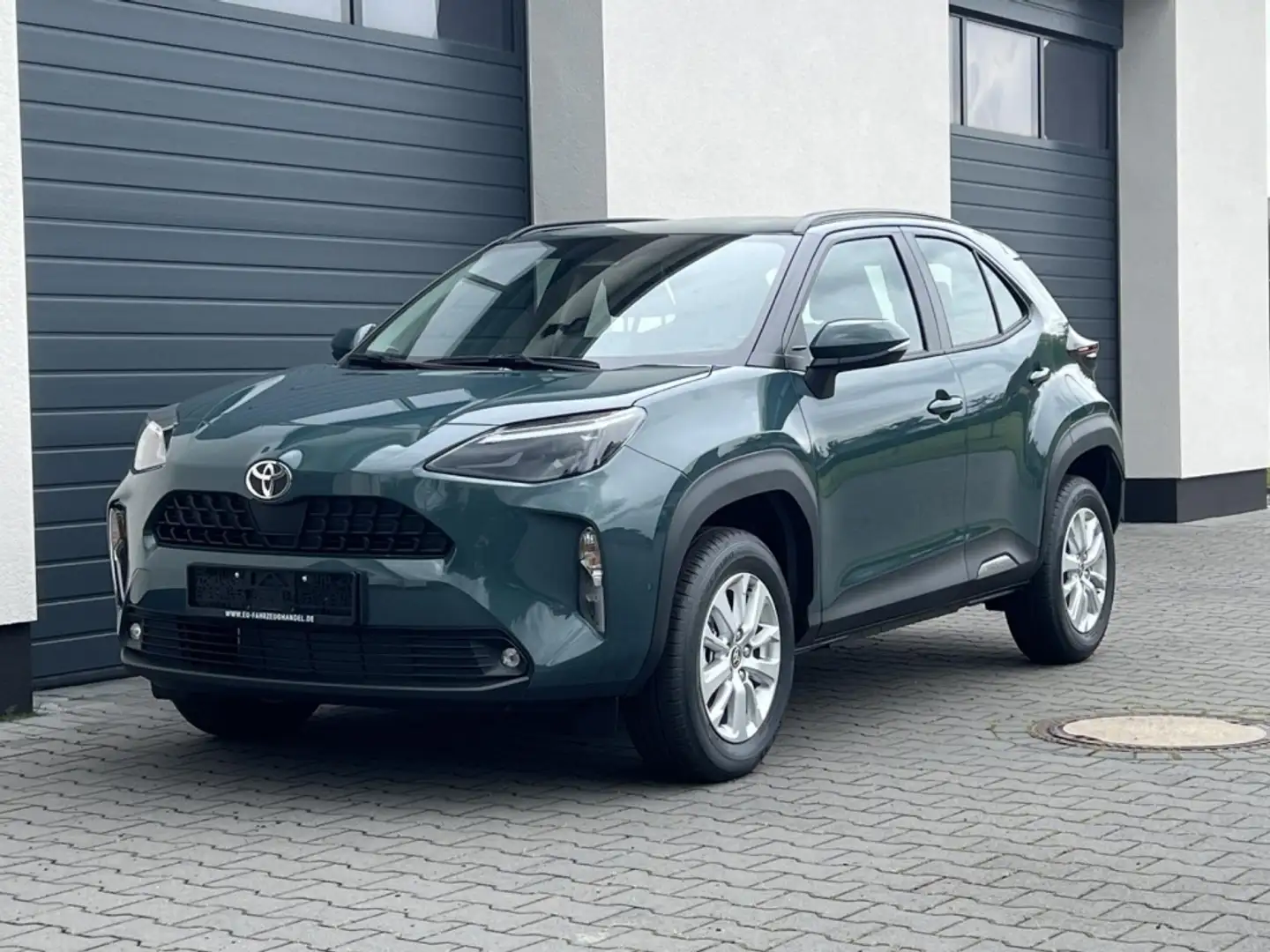 Toyota Yaris Cross Active Safety 1,5 CVT Hybrid 85kW Weiß - 1