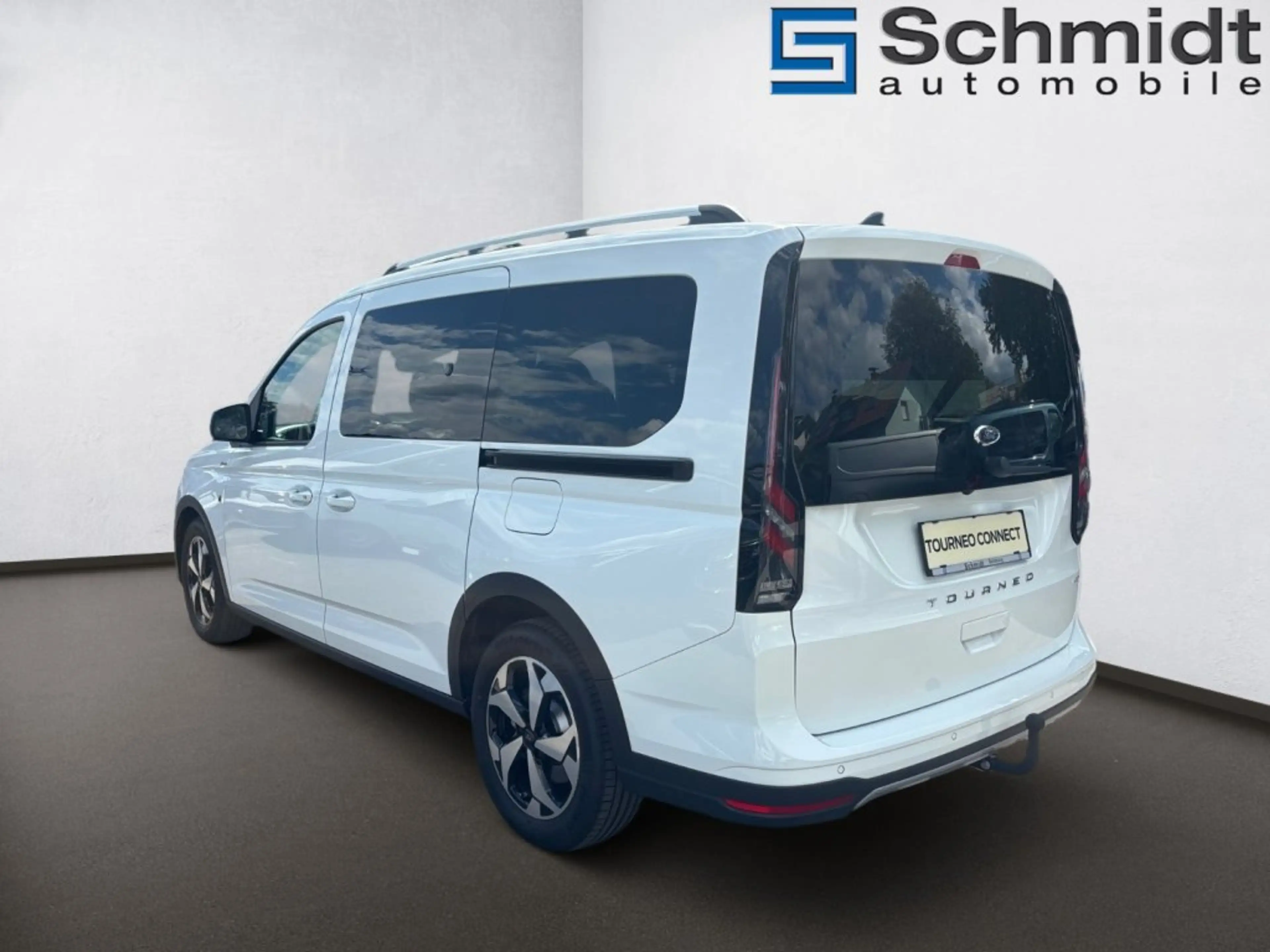 Ford Grand Tourneo Connect Active 2,0L Eblue 122PS M AWD — photo 3