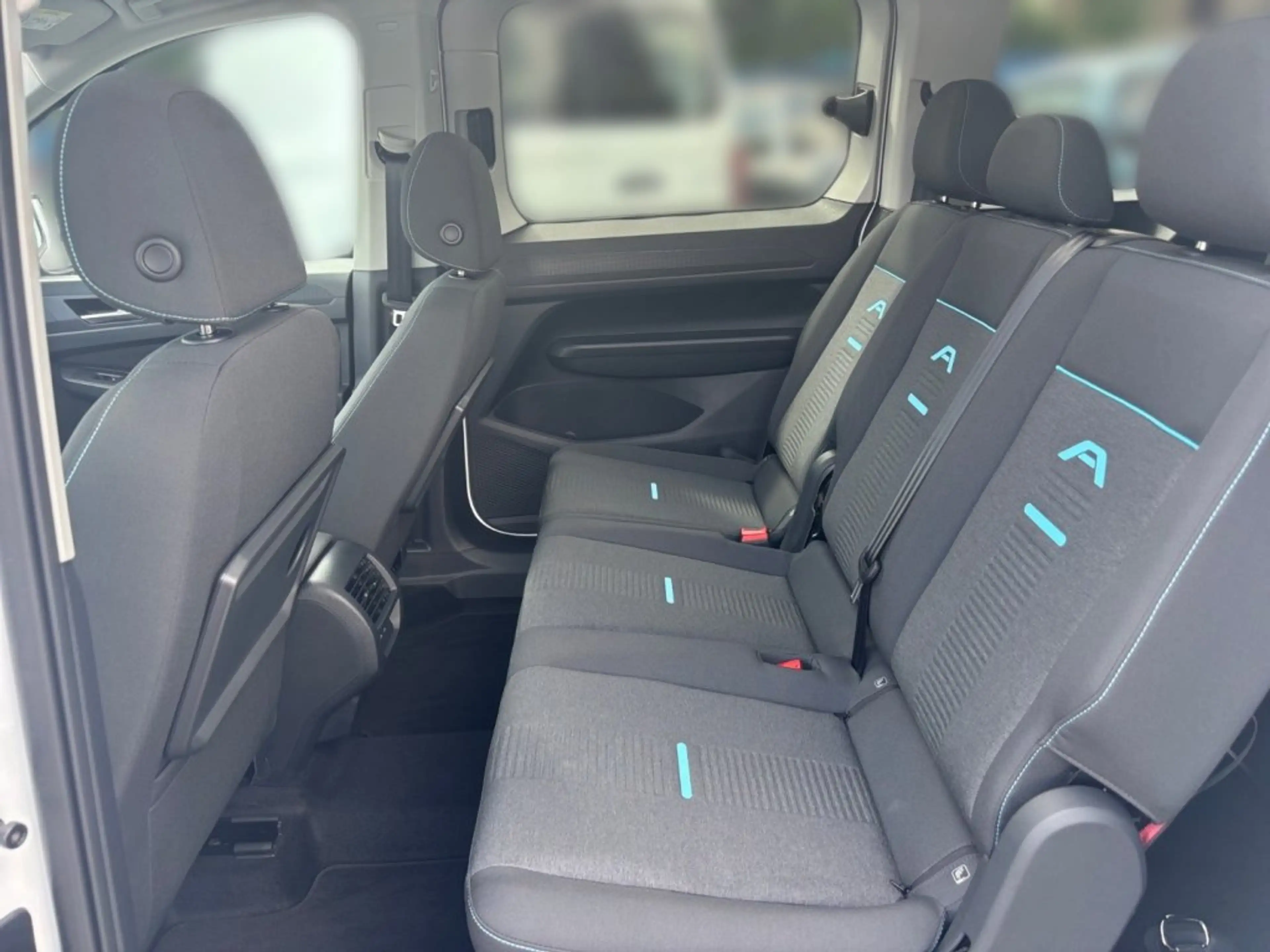 Ford Grand Tourneo Connect Active 2,0L Eblue 122PS M AWD — photo 7