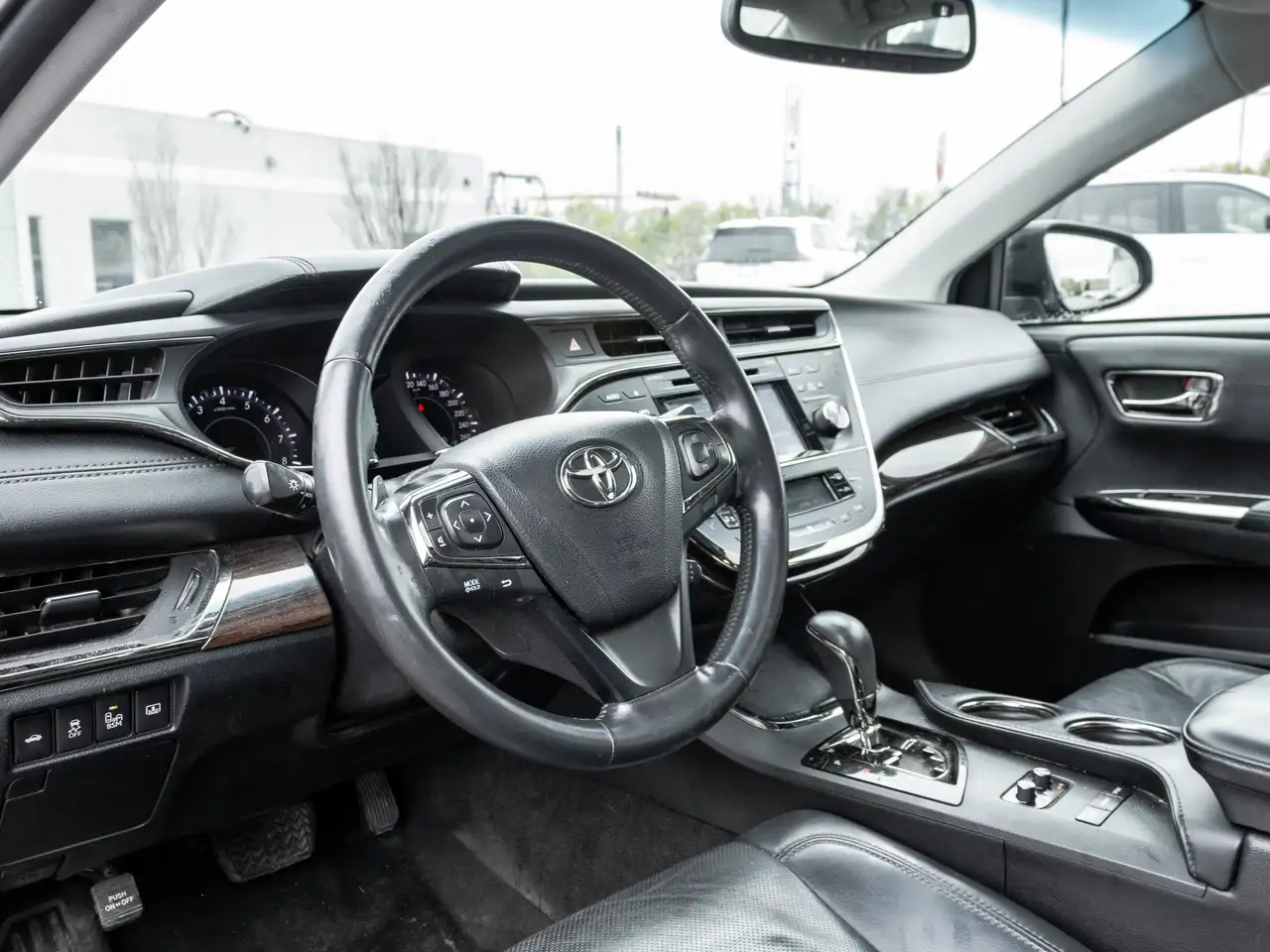 Toyota Avalon снимка Toyota Avalon