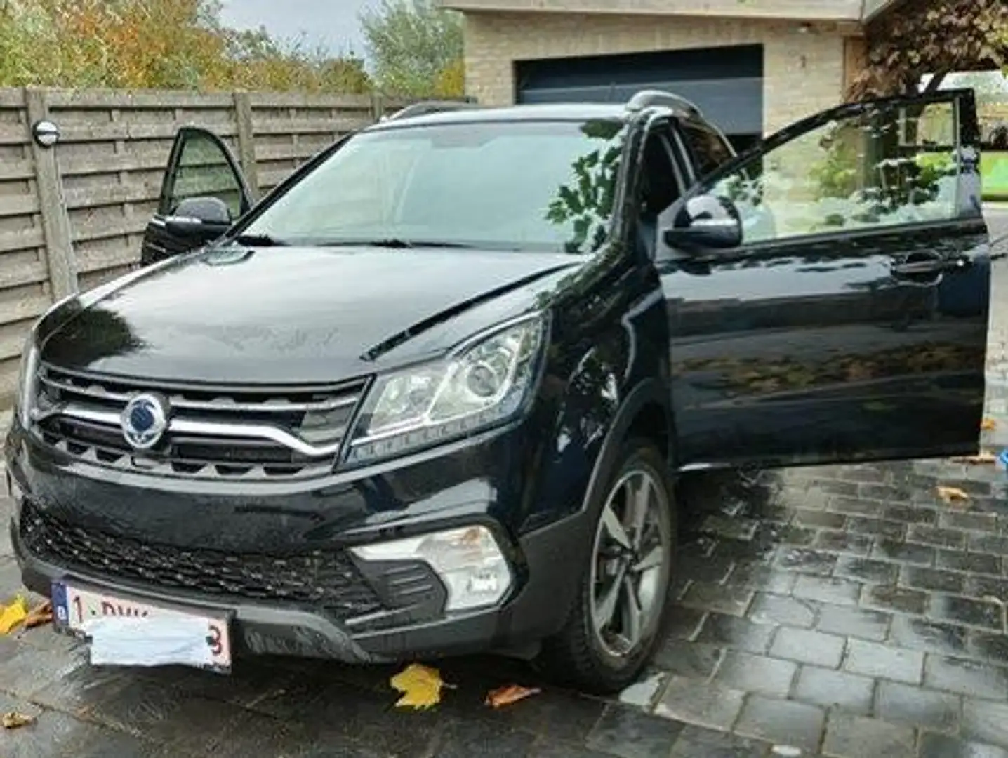 SsangYong Korando Korando 2.0 e-XGi200 2WD Sapphire Zwart - 1