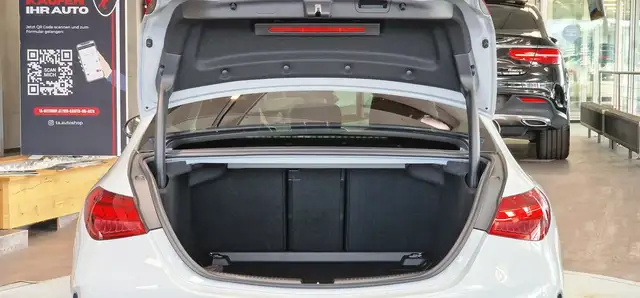 Mercedes-Benz C-Class view 9
