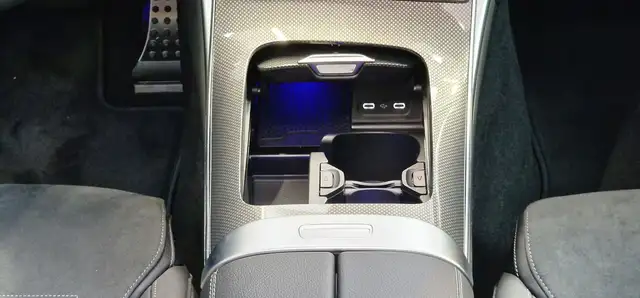Mercedes-Benz C-Class view 13