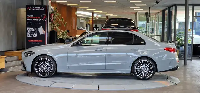 Mercedes-Benz C-Class view 4