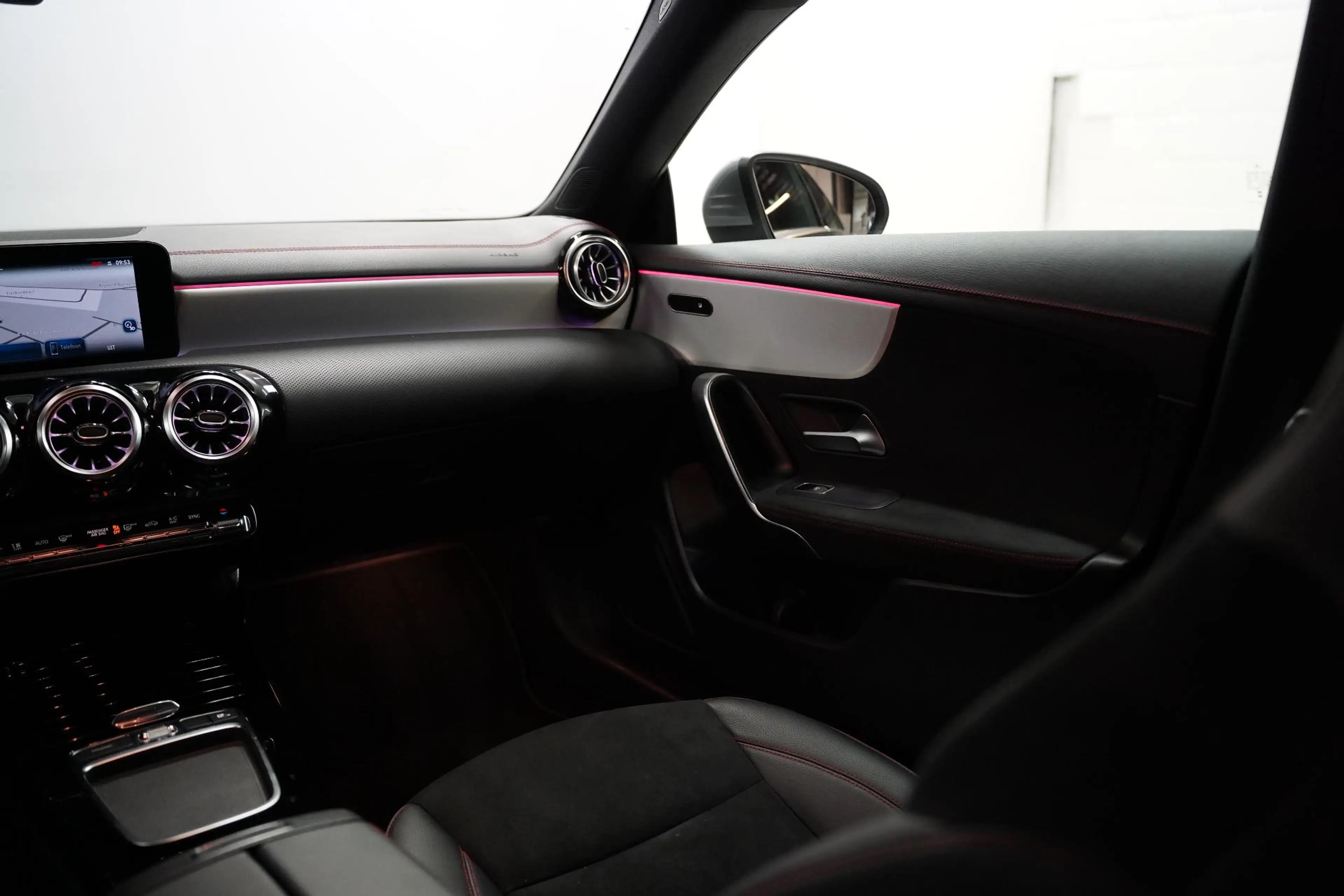 Mercedes-Benz CLA 180 CLA d AMG Line | Ambient Light | Heated Seats — photo 13