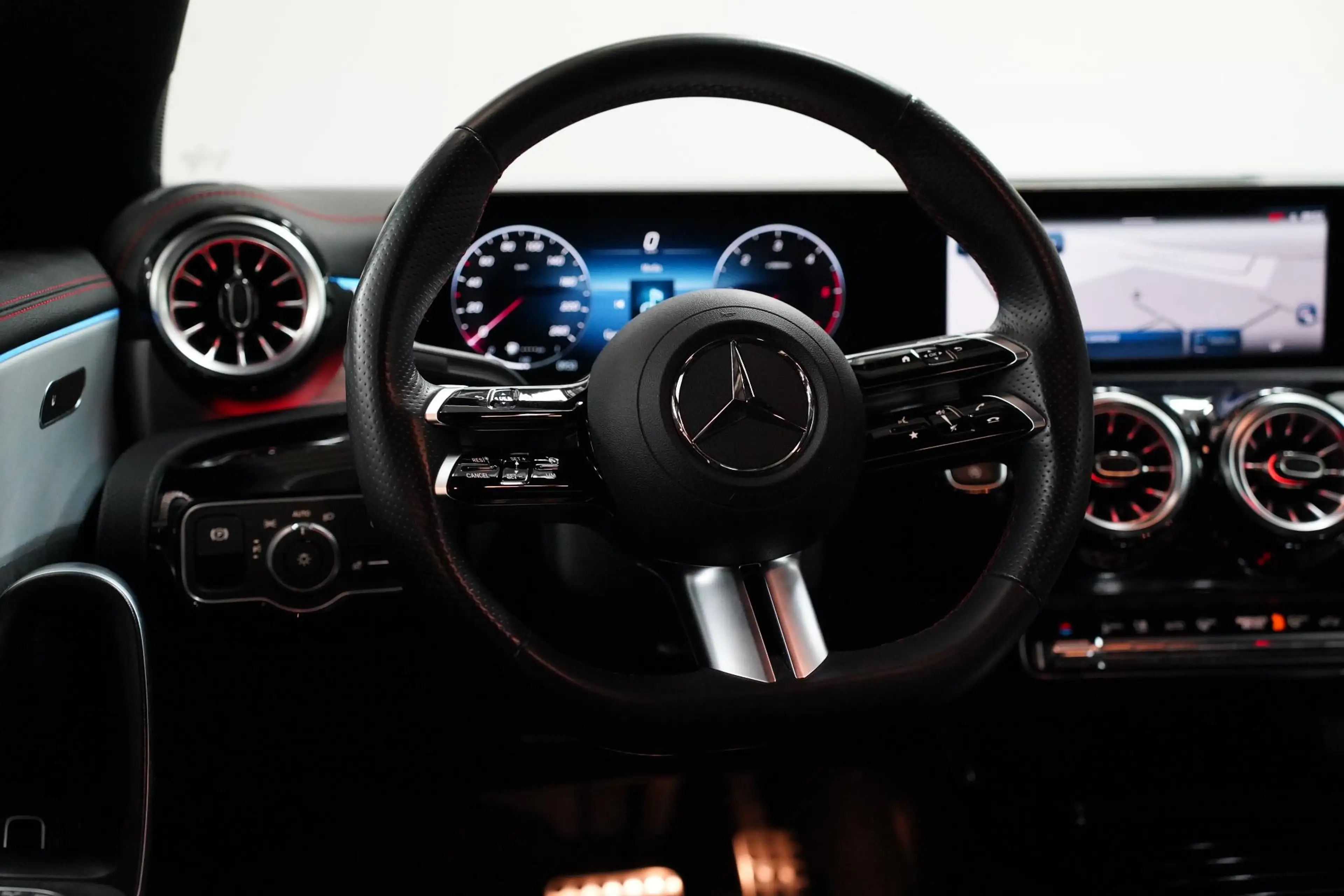 Mercedes-Benz CLA 180 CLA d AMG Line | Ambient Light | Heated Seats — photo 15