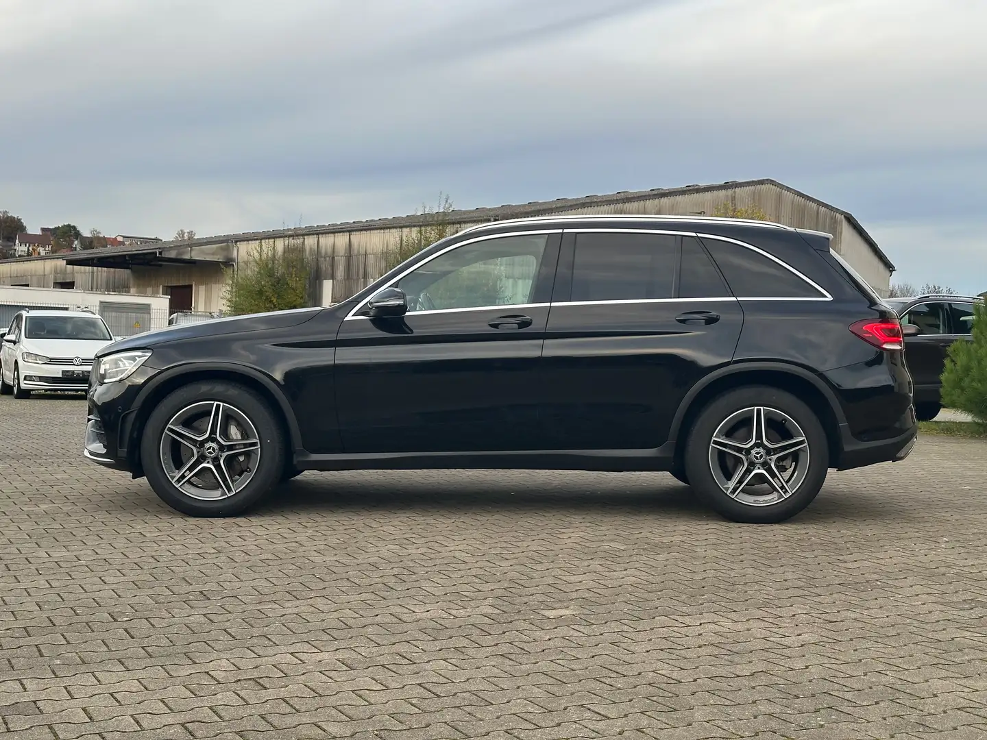 Mercedes-Benz GLC 220 d 4 Matic 2.H/Amg-Line/Virtuell/Pano/Distronic/Ahk Schwarz - 2