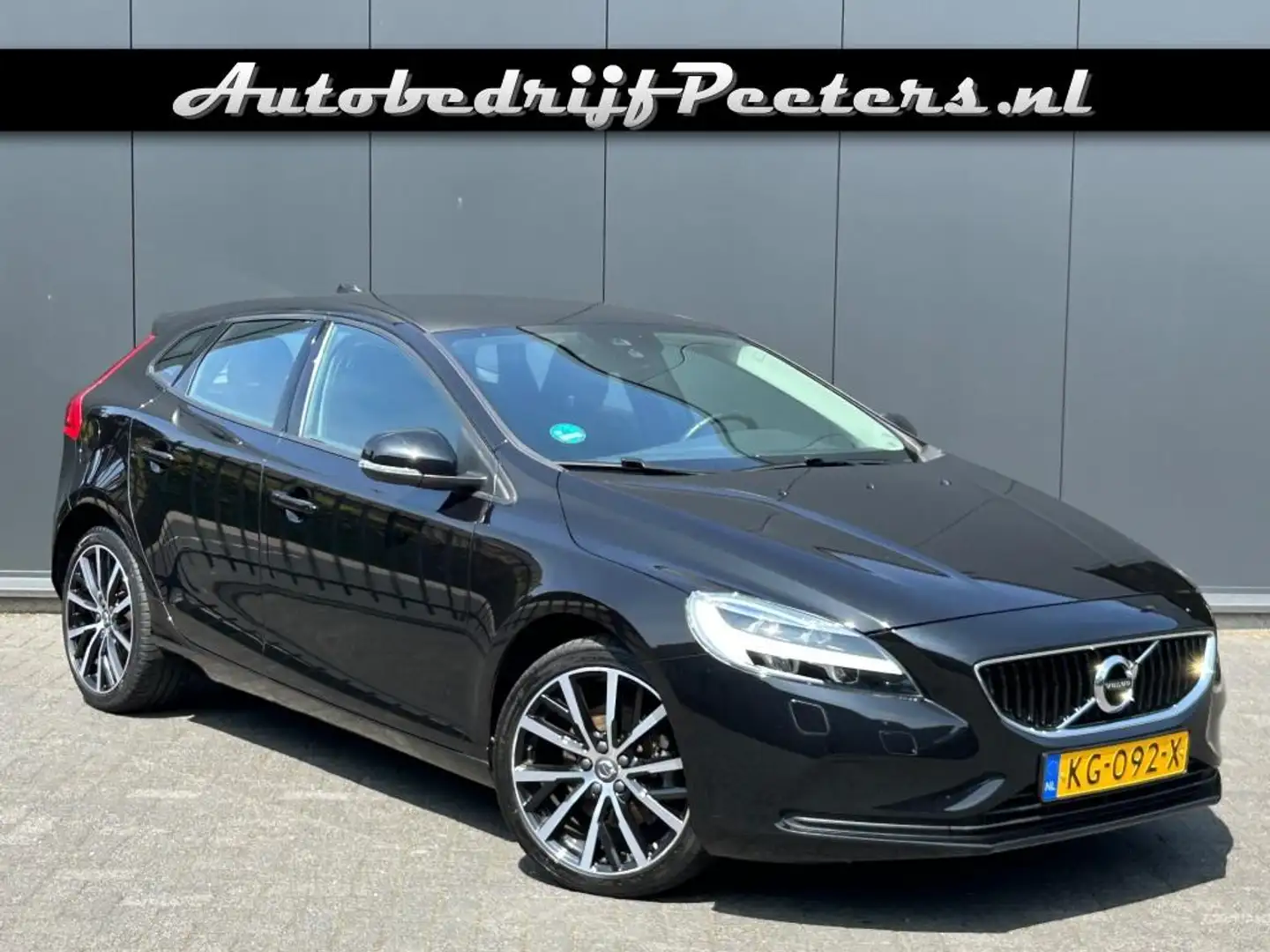 Volvo V40 2.0 T3 Nordic+ LED Navigatie Cruise PDC NL-auto Noir - 1