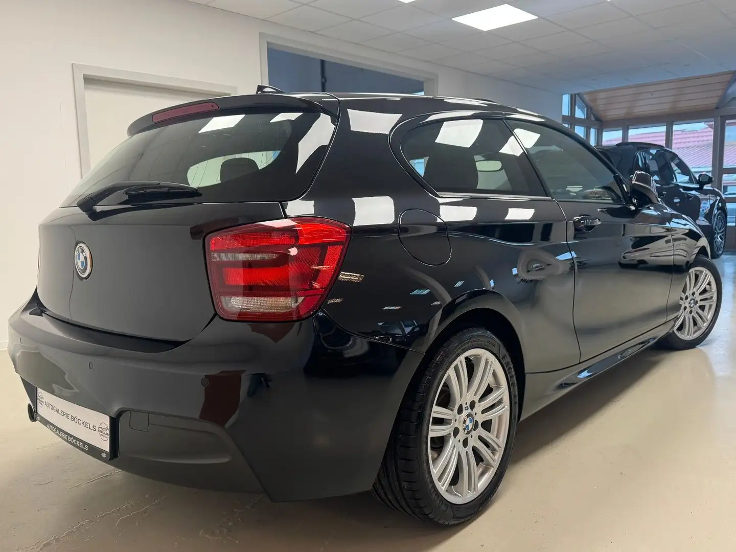BMW 118 d M-Paket°SHZ°PDC°2.Hd°Navi° Schwarz - 2