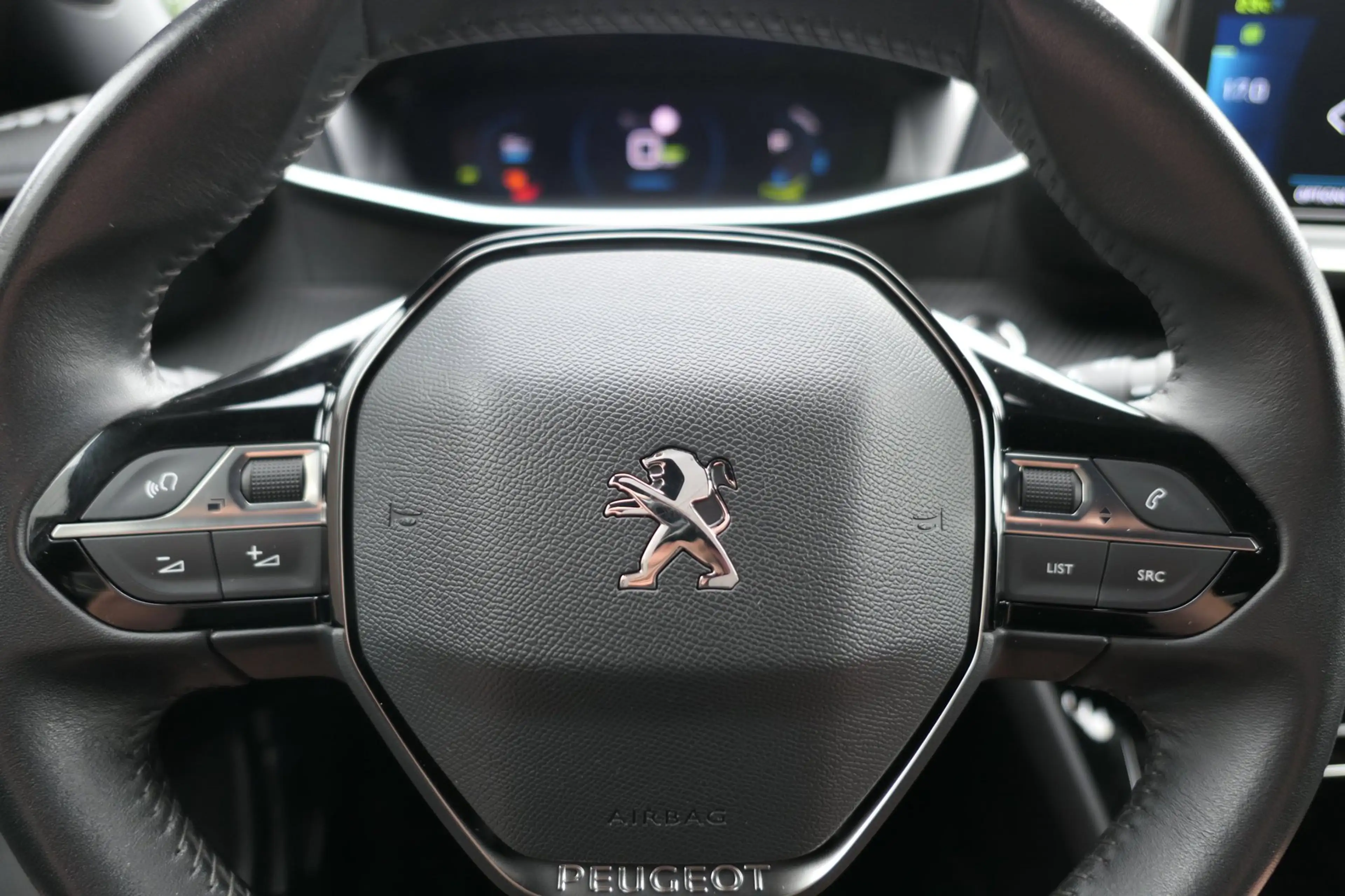 Peugeot e-2008 EV Allure Pack 50 kWh, 360 camera, Carplay, 3 Fase — photo 19