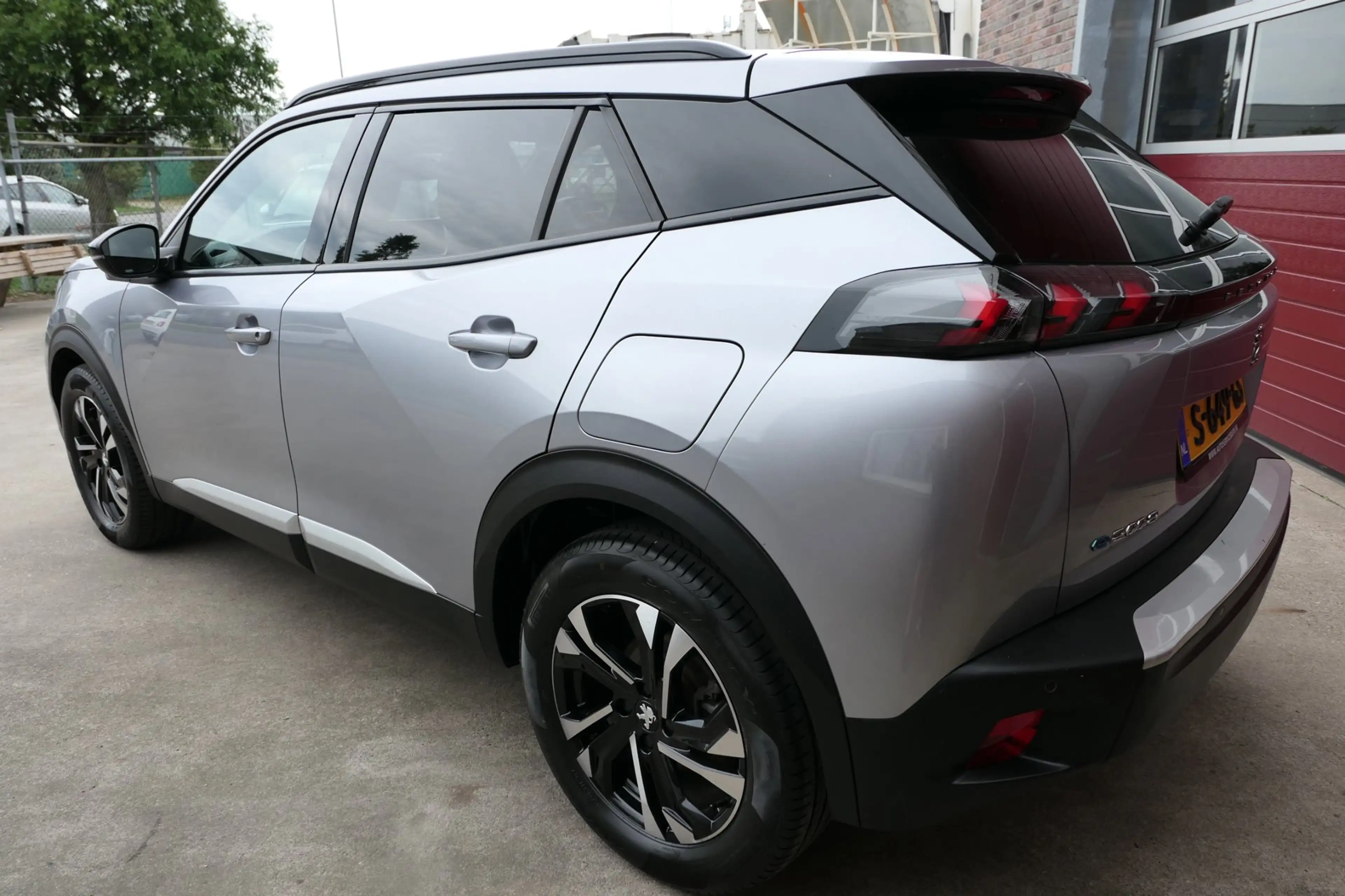 Peugeot e-2008 EV Allure Pack 50 kWh, 360 camera, Carplay, 3 Fase — photo 3