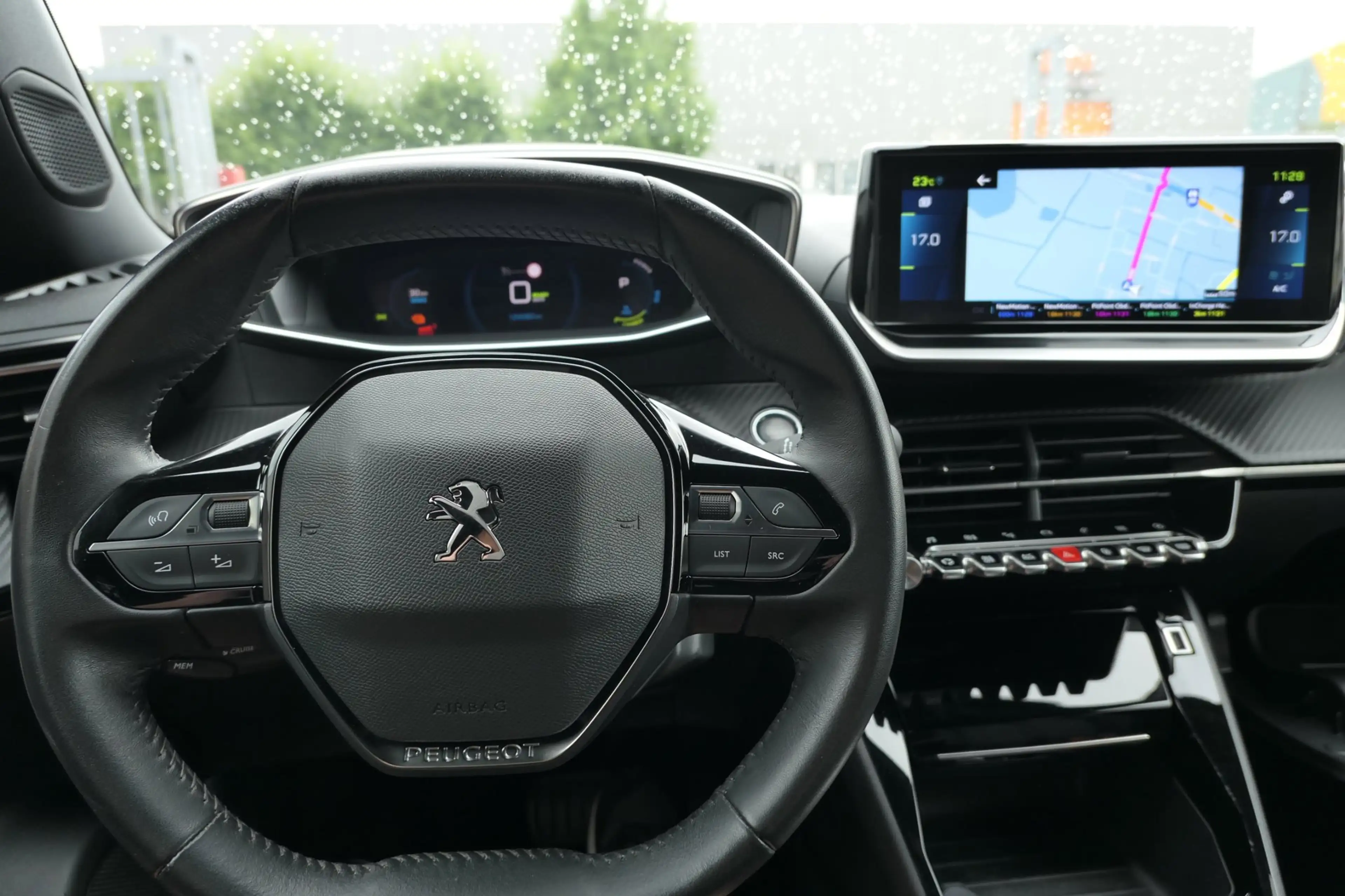 Peugeot e-2008 EV Allure Pack 50 kWh, 360 camera, Carplay, 3 Fase — photo 15