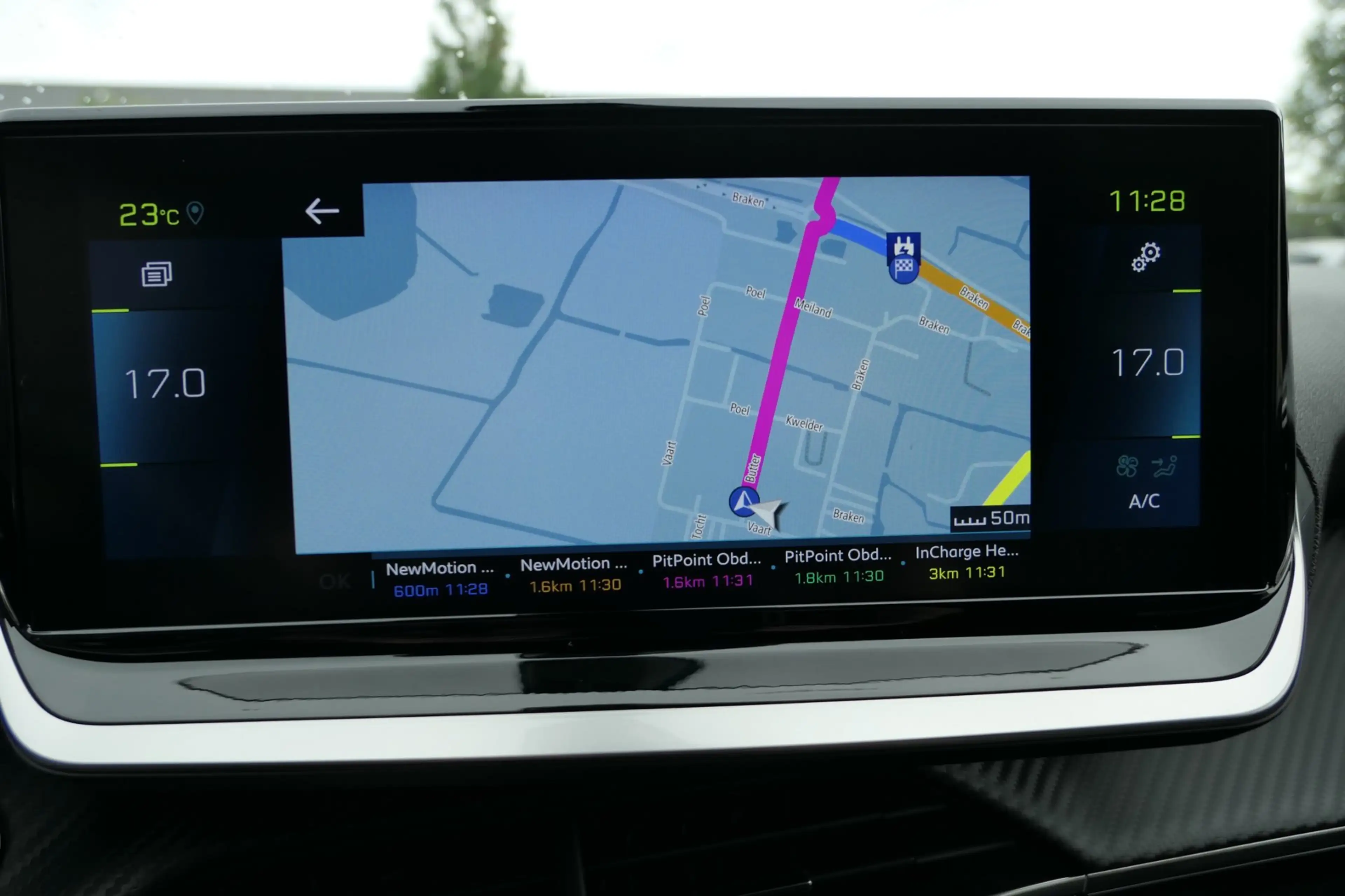 Peugeot e-2008 EV Allure Pack 50 kWh, 360 camera, Carplay, 3 Fase — photo 13