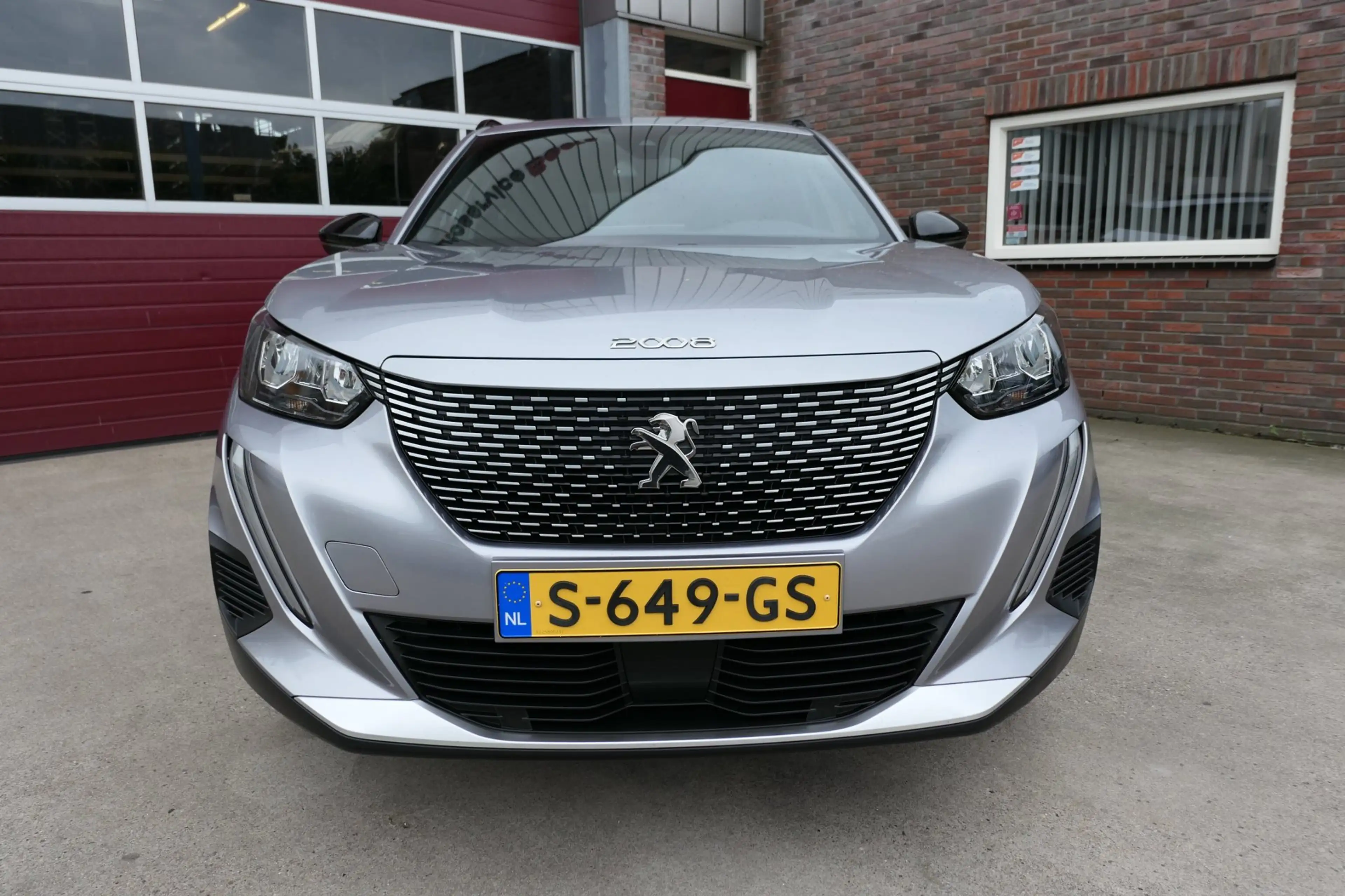 Peugeot e-2008 EV Allure Pack 50 kWh, 360 camera, Carplay, 3 Fase — photo 7