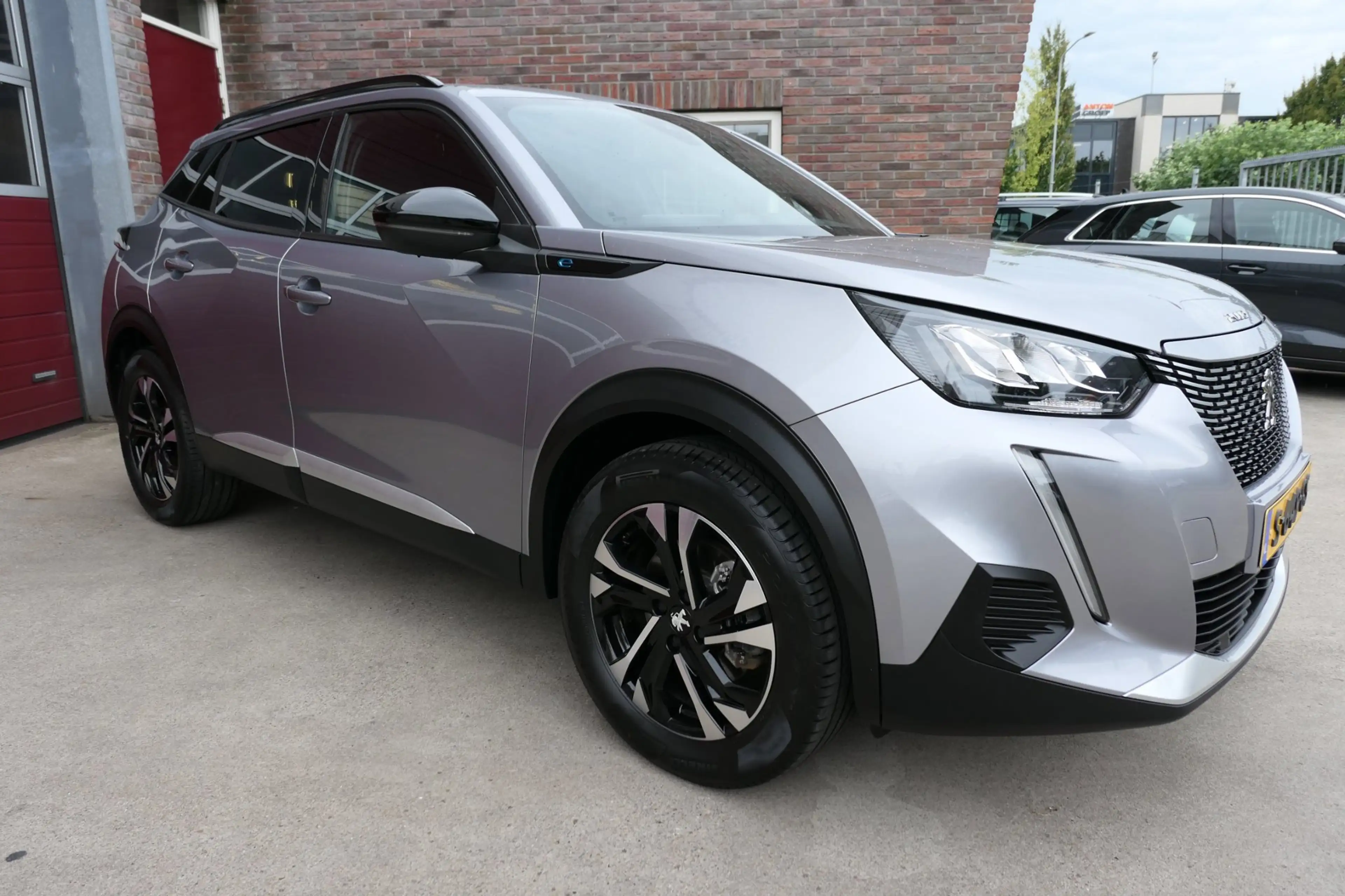 Peugeot e-2008 EV Allure Pack 50 kWh, 360 camera, Carplay, 3 Fase — photo 6