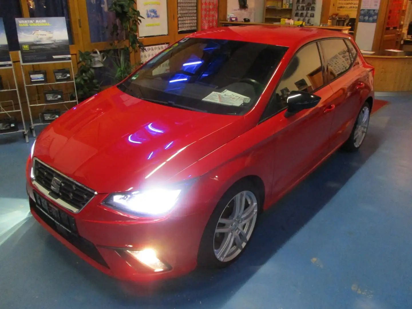 SEAT Ibiza 5-Türer 1.0 TSI FR Kamera,Alu 18 Zoll,Xenon, Rot - 2