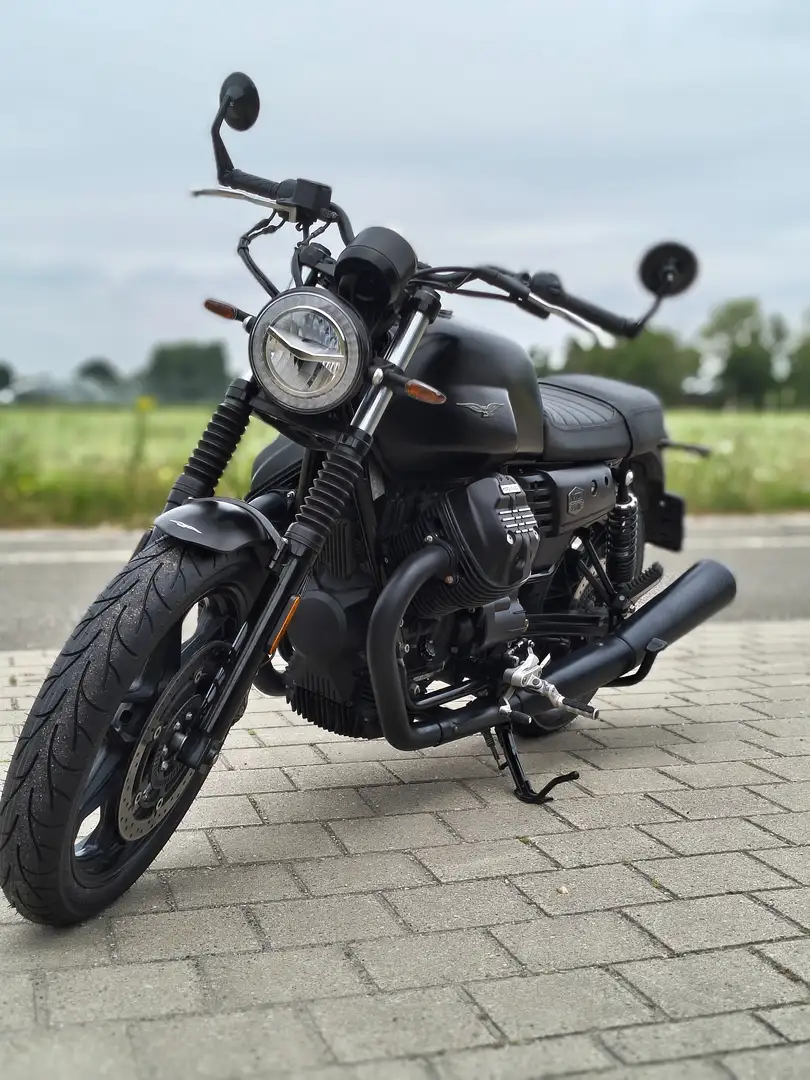 Moto Guzzi V 7 Stone Zwart - 2