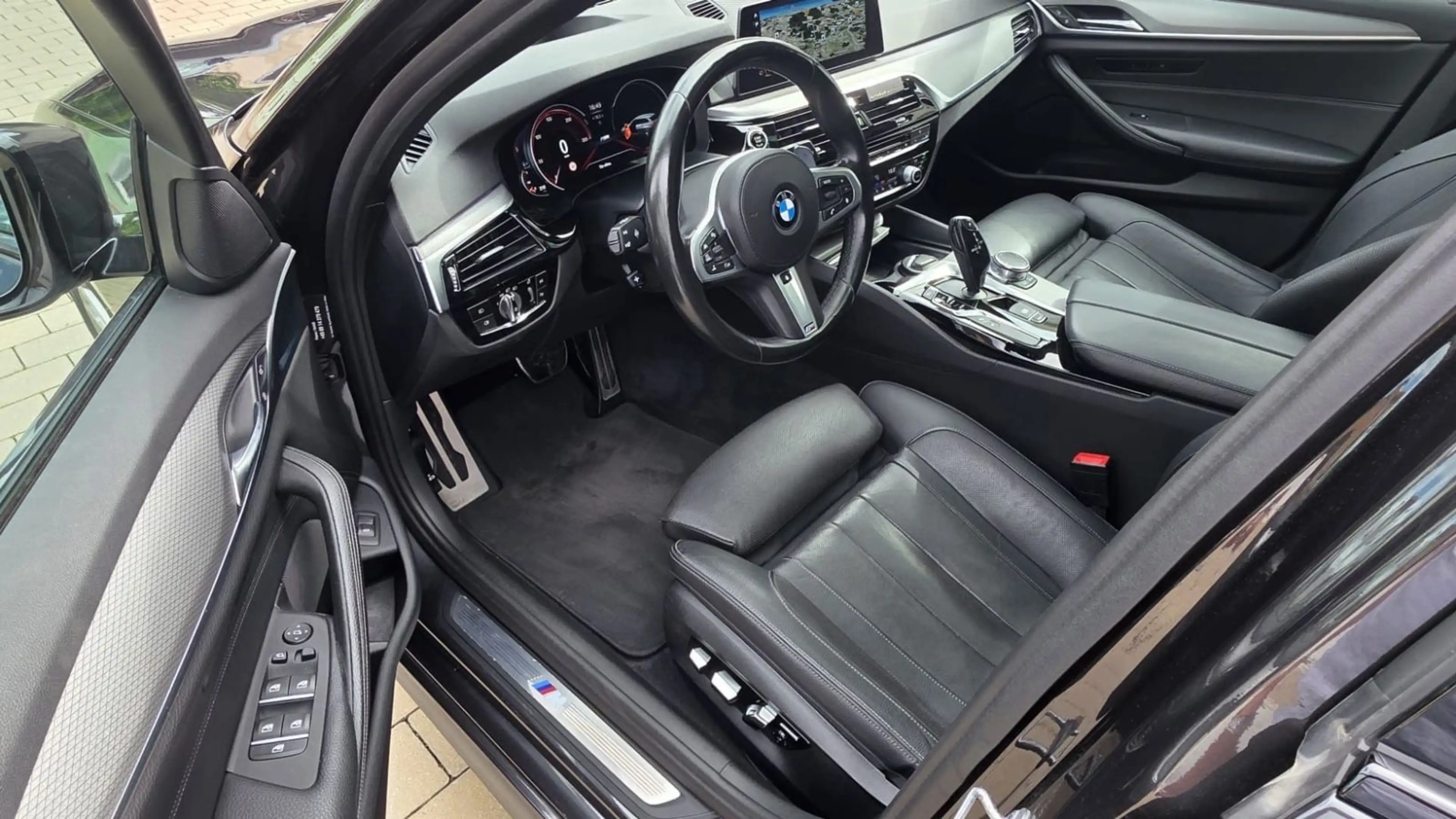 BMW 520 d xDrive M Sport*LED*PANO*LEDER*KAMERA — photo 10