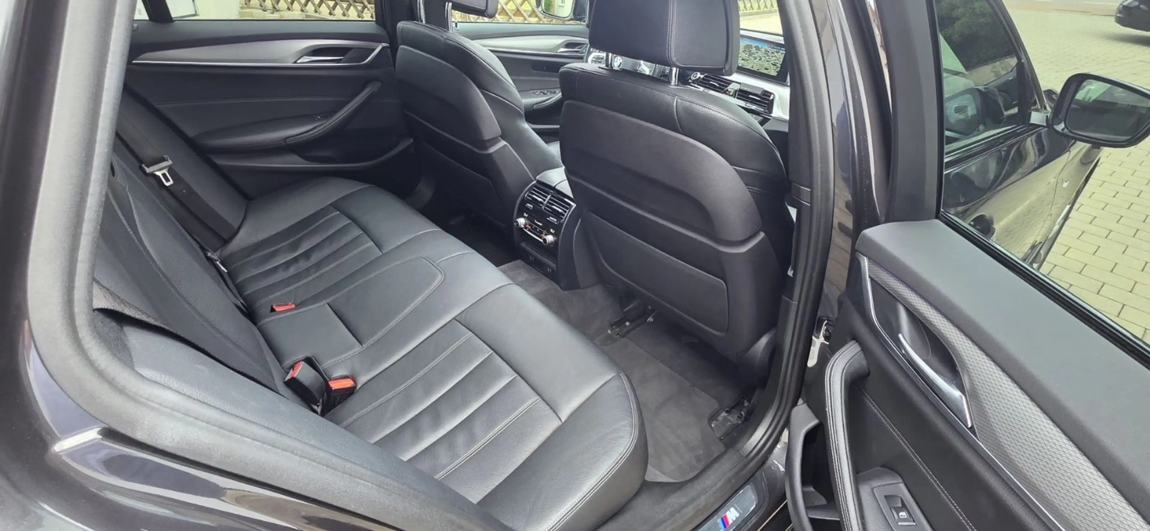 BMW 520 d xDrive M Sport*LED*PANO*LEDER*KAMERA — photo 13