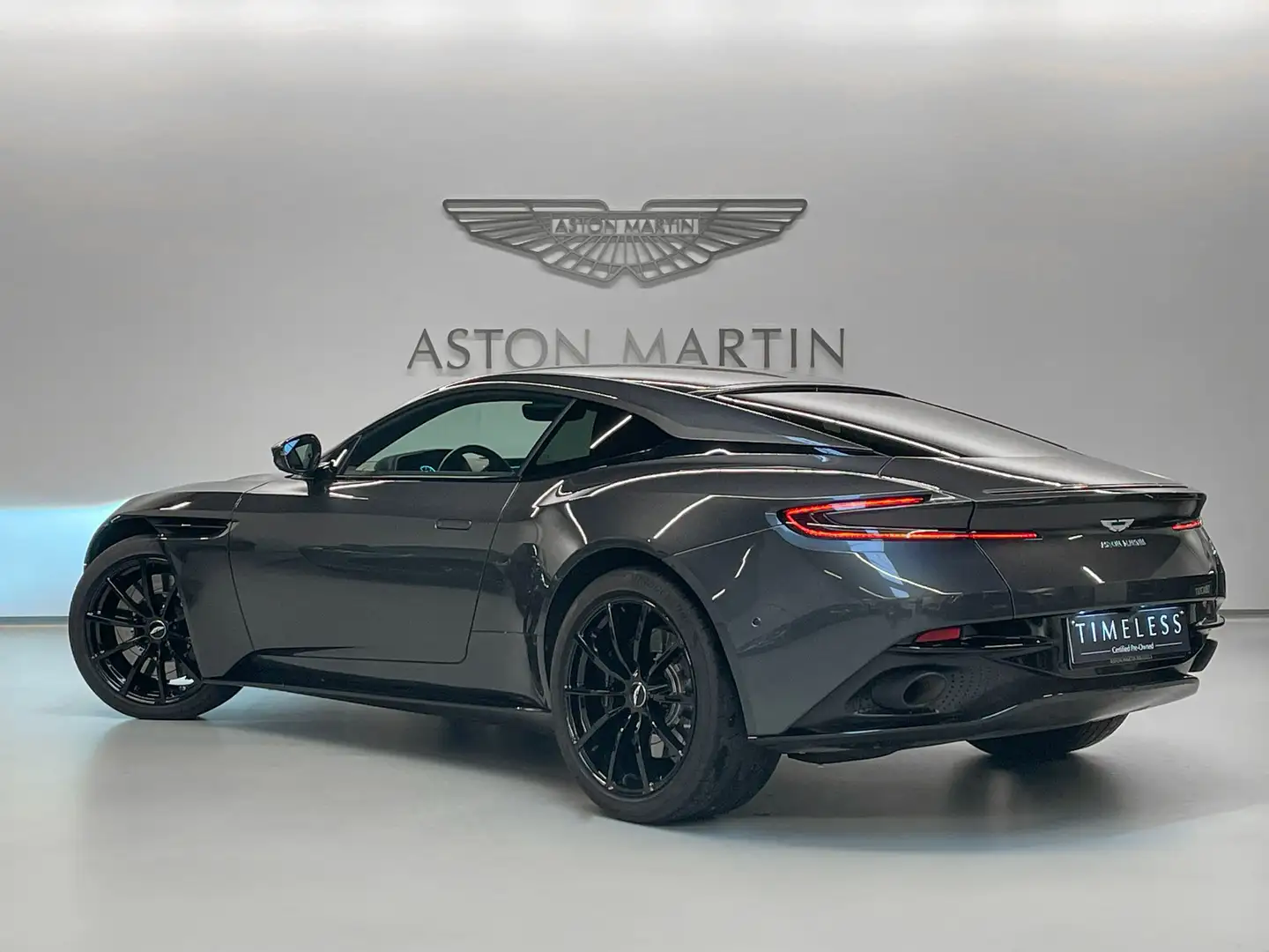 Aston Martin DB11 V8 Coupe | Aston Martin Brussels Gris - 2