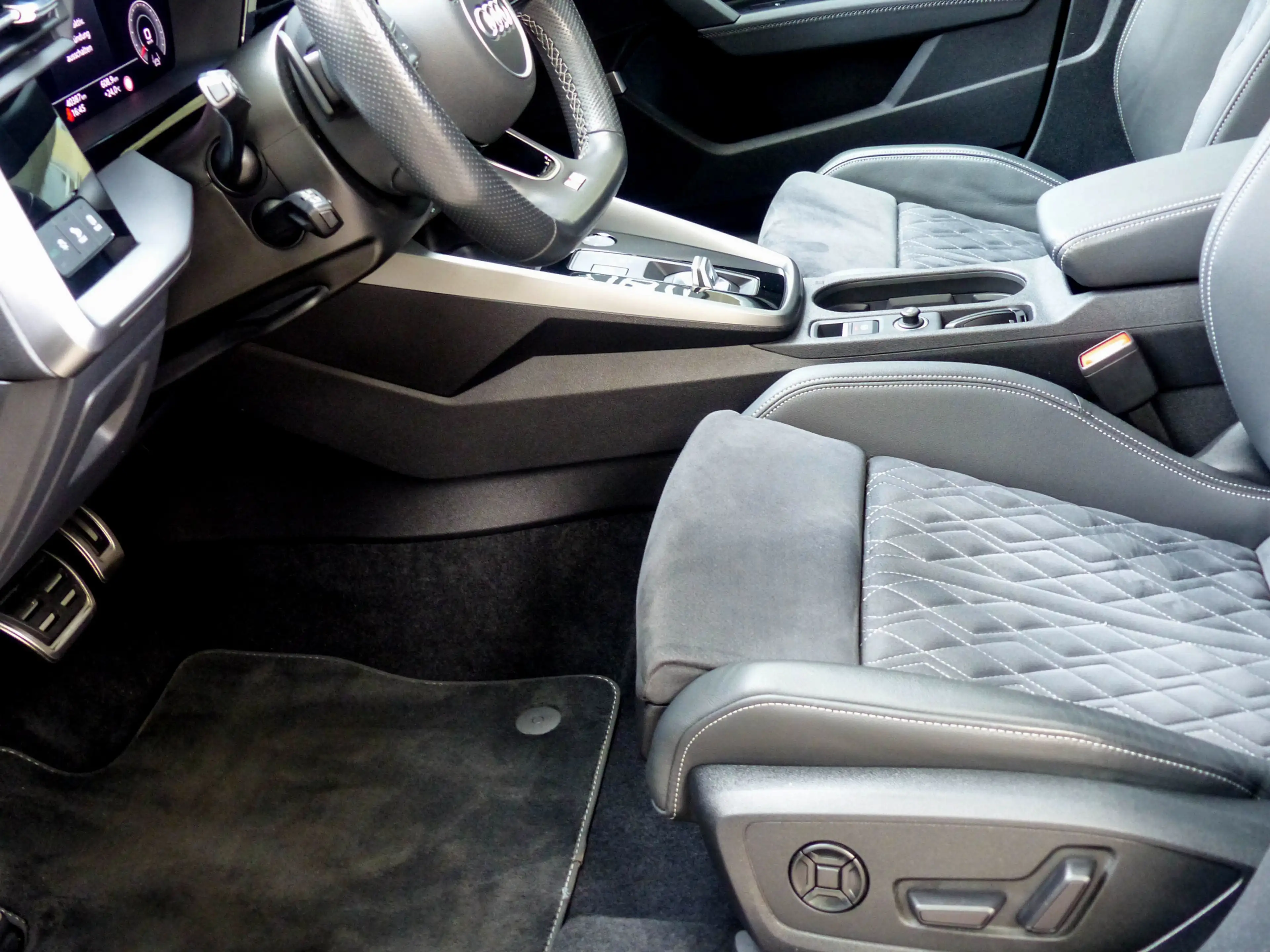 Audi S3 2.0TFSI quattro S-Line Sportback Exklusiv*ACC — photo 9