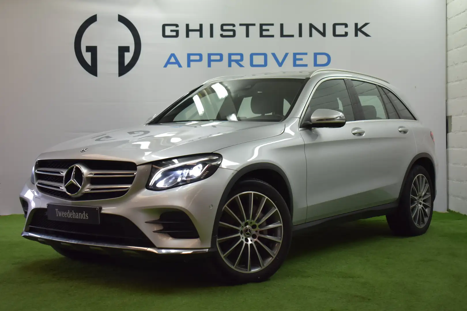 Mercedes-Benz GLC 250 4MATIC+AMG+ COMFORT SUSPENSION+KEYLESS+DESIGN PACK Zilver - 1