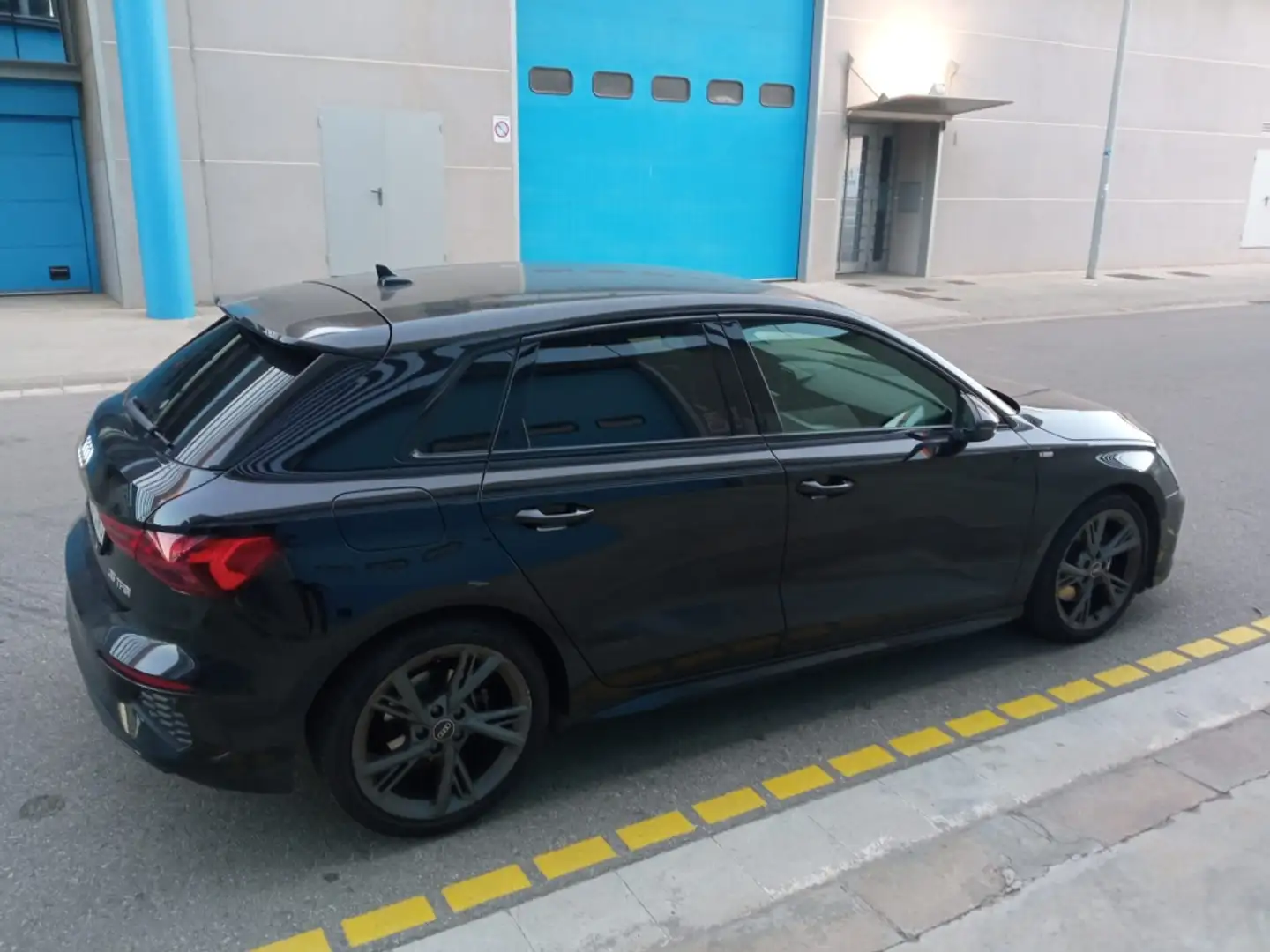 Audi A3 Sportback 35 TFSI S line S tronic 110kW Noir - 2