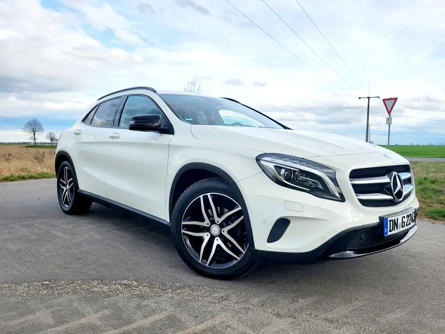 Mercedes-Benz GLA 220 d 4Matic 7G-DCT Activity Edition Blanc - 1