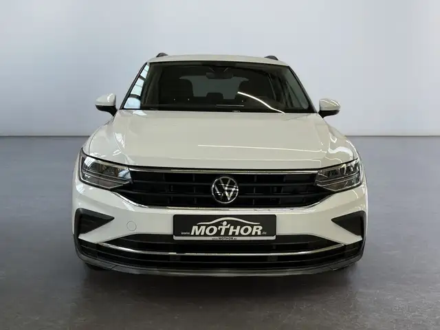 Volkswagen Tiguan view 6
