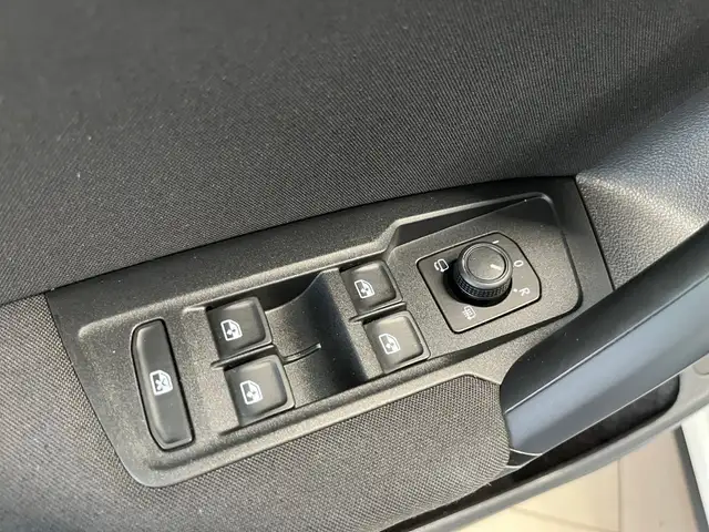 Volkswagen Tiguan view 16