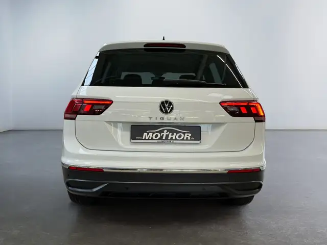 Volkswagen Tiguan view 5
