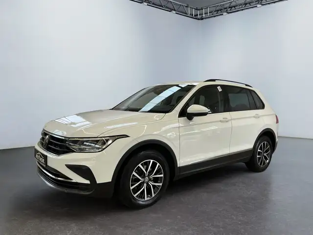 Volkswagen Tiguan view 2