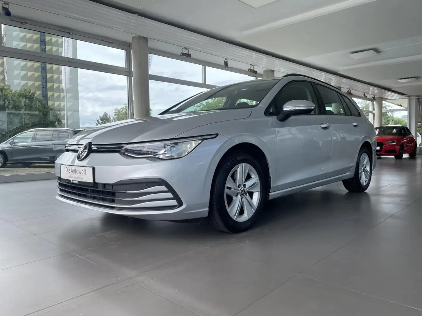 Volkswagen Golf VIII Variant Life 2.0 TDI NAVI LED ACC PDC Klima Silber - 2