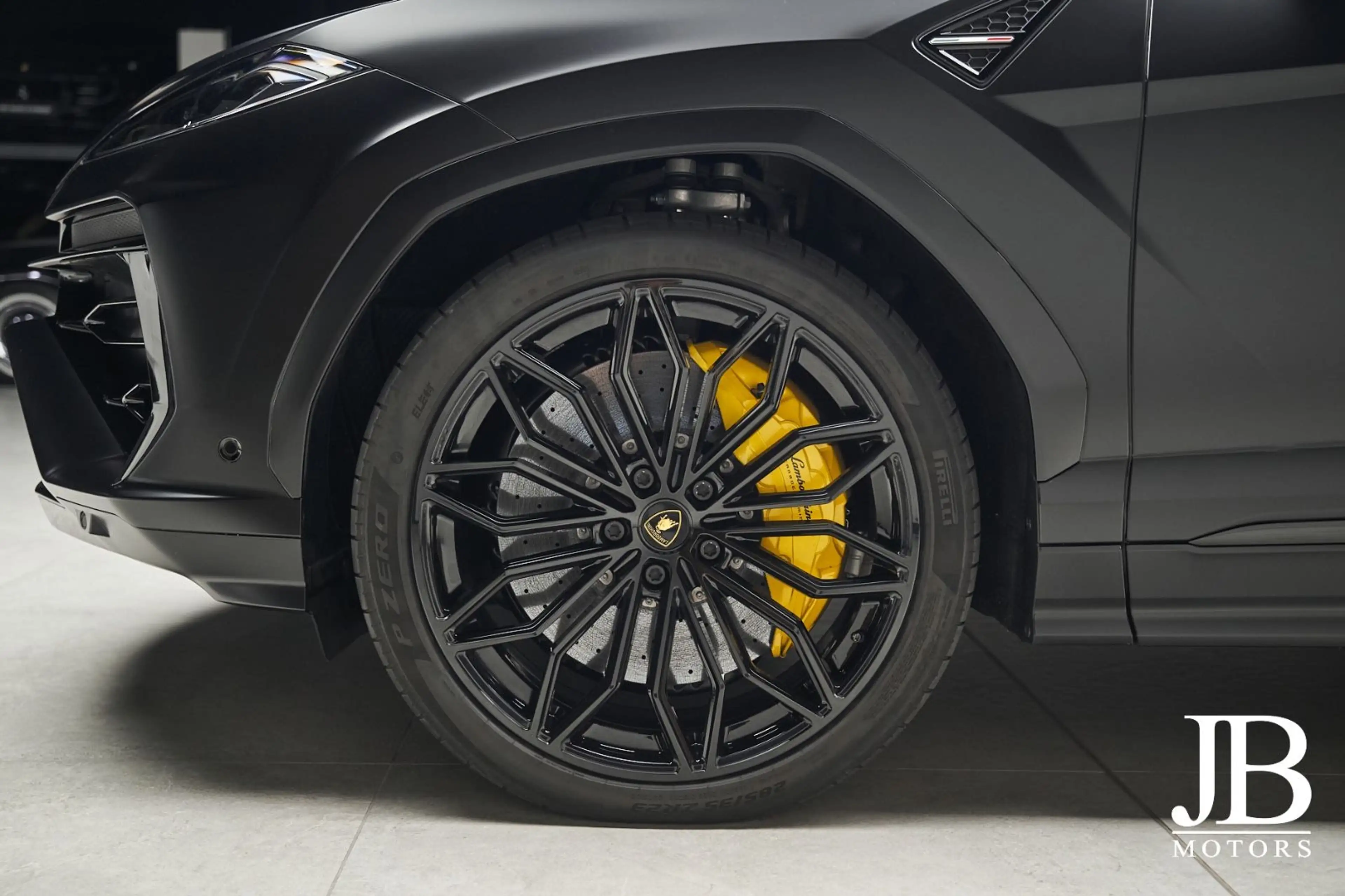 Lamborghini Urus SE Panorama 3D B&O Carbon 23 Zoll — photo 12