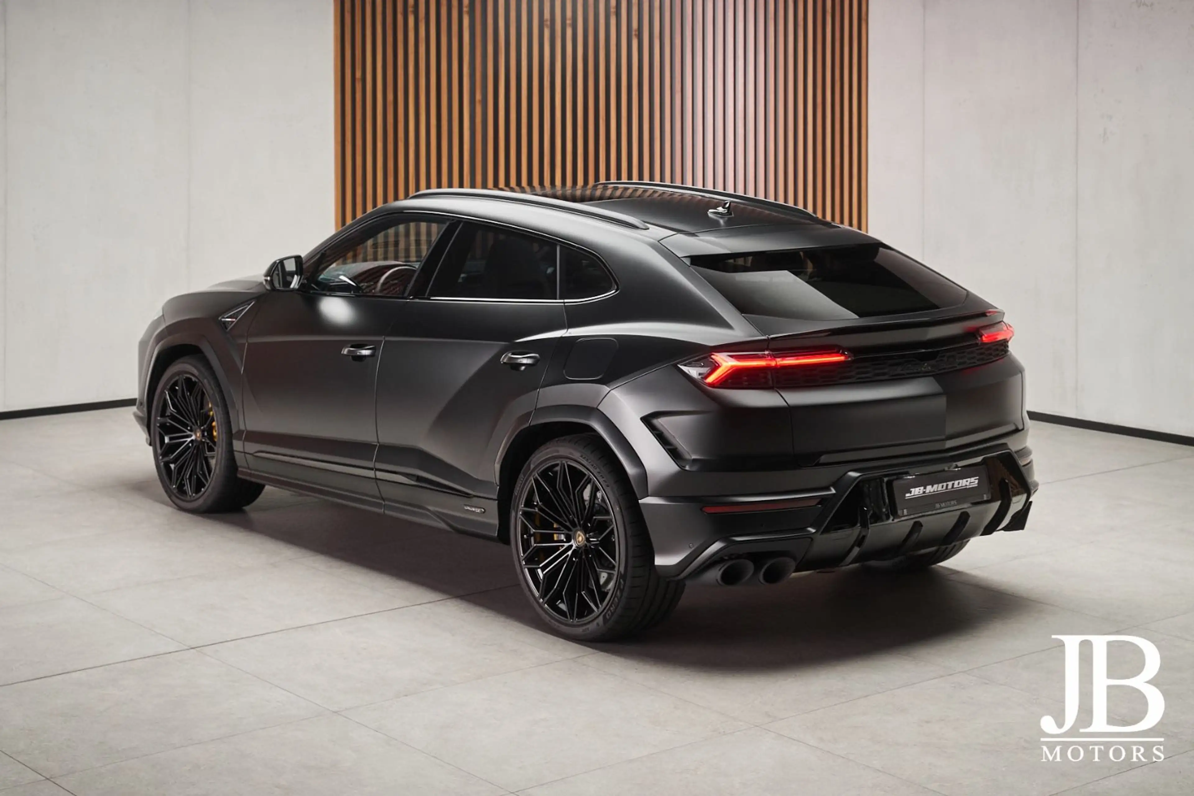Lamborghini Urus SE Panorama 3D B&O Carbon 23 Zoll — photo 2