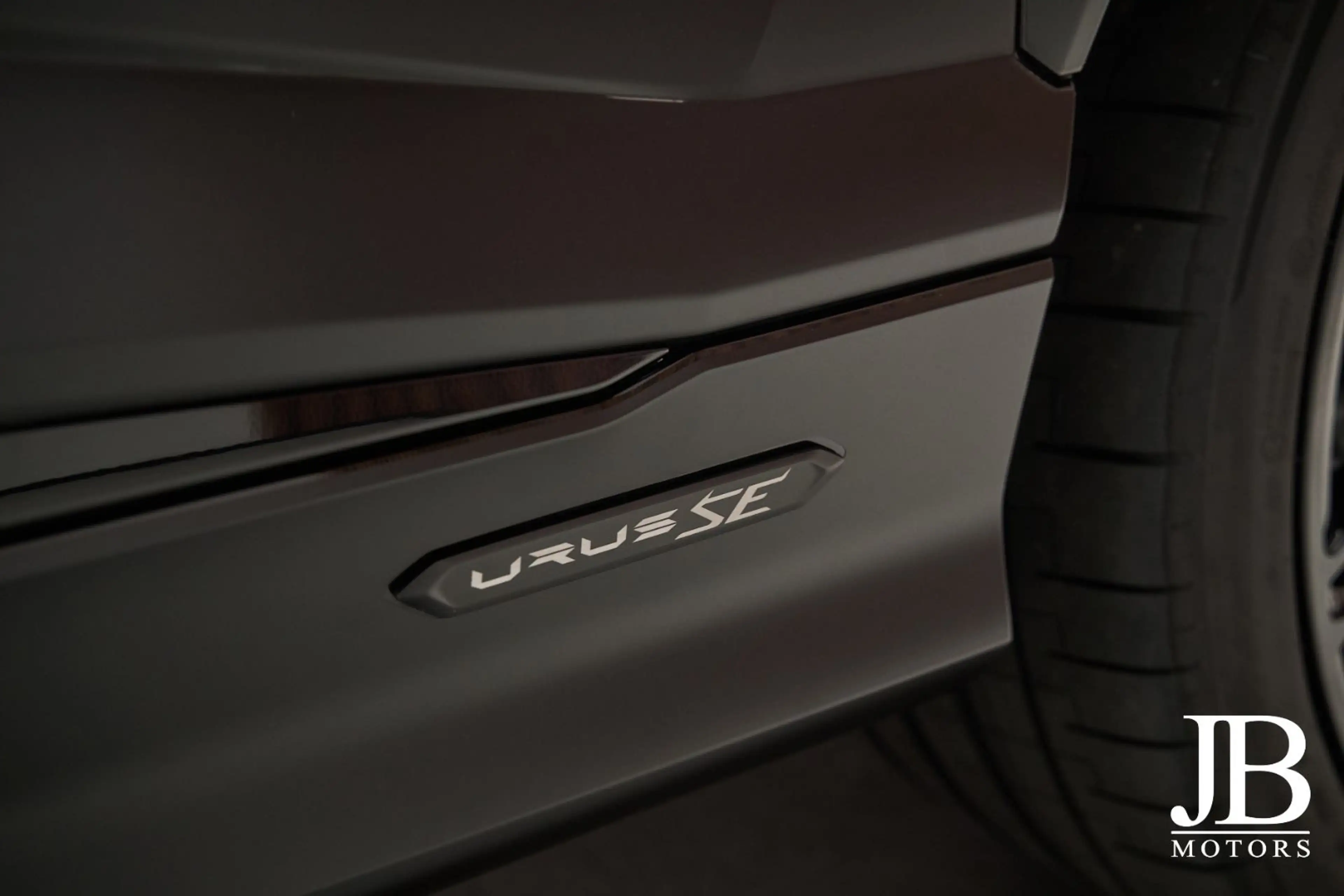 Lamborghini Urus SE Panorama 3D B&O Carbon 23 Zoll — photo 11