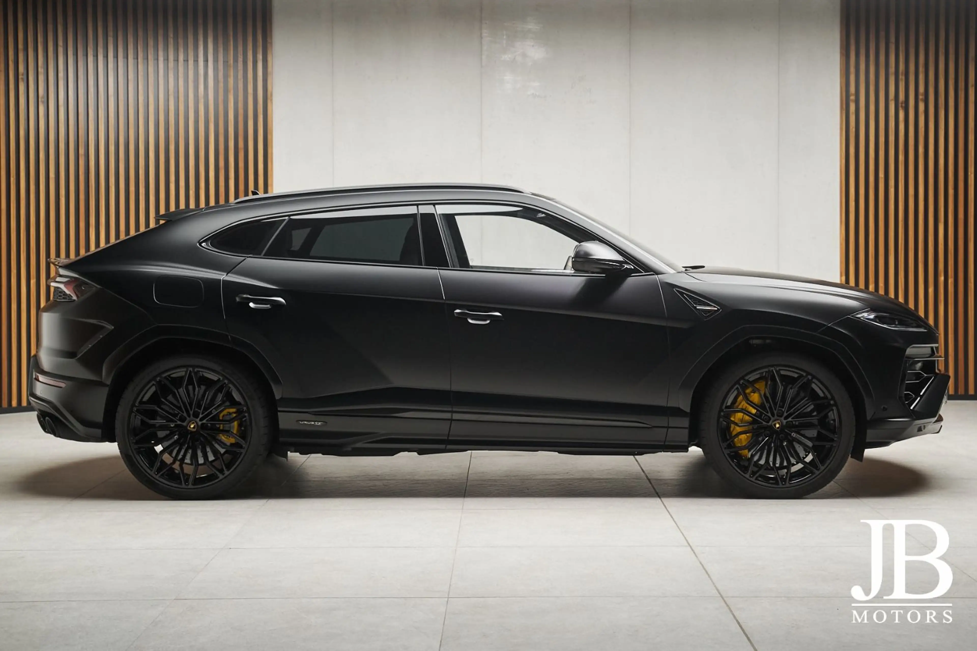 Lamborghini Urus SE Panorama 3D B&O Carbon 23 Zoll — photo 3