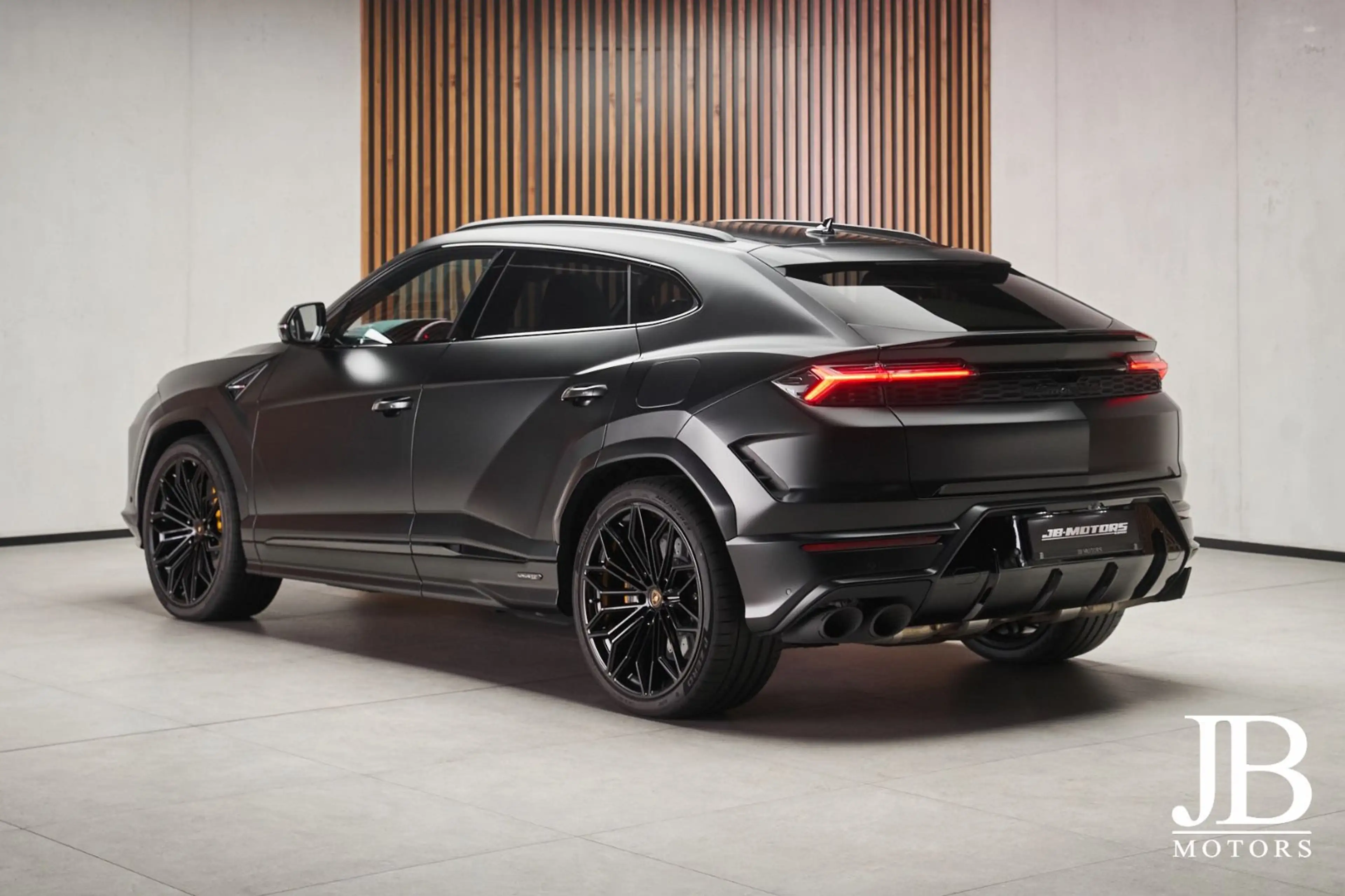 Lamborghini Urus SE Panorama 3D B&O Carbon 23 Zoll — photo 14