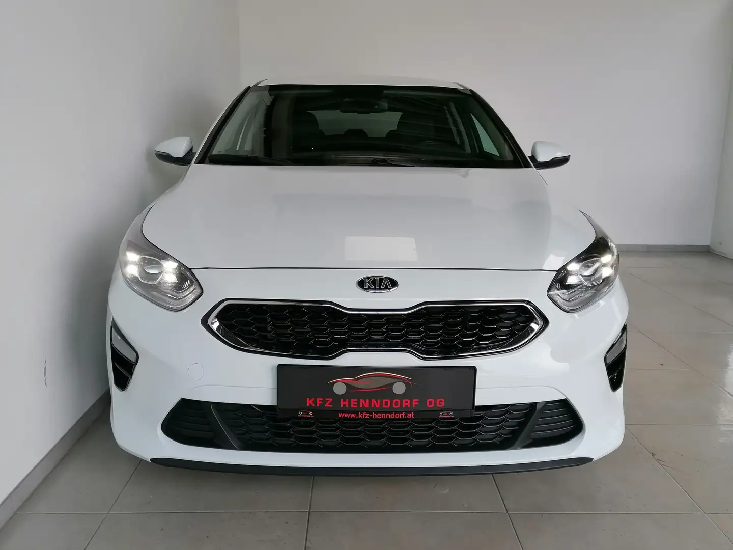 Kia Ceed / cee'd 1,6 CRDi 48V Gold DCT ab € 300 / Monat Weiß - 2