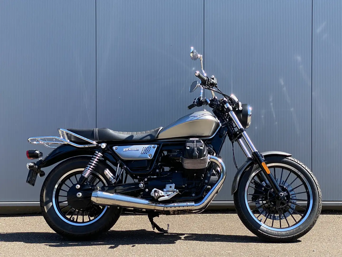 Moto Guzzi V 9 Roamer met Mistral uitlaten / 2022 -- 10600km Argent - 1