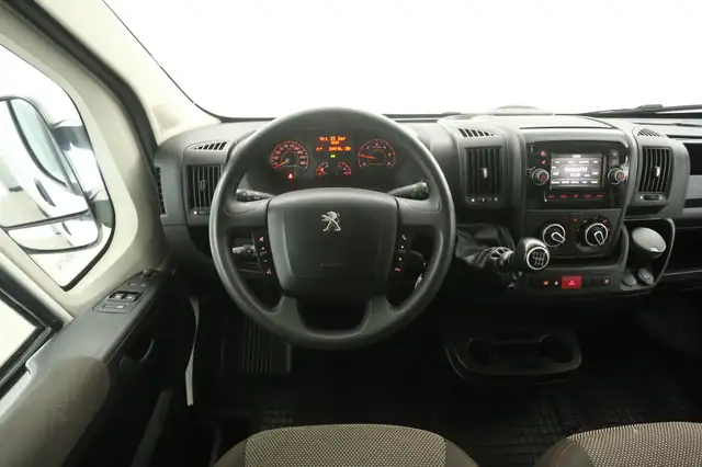Peugeot Boxer view 2