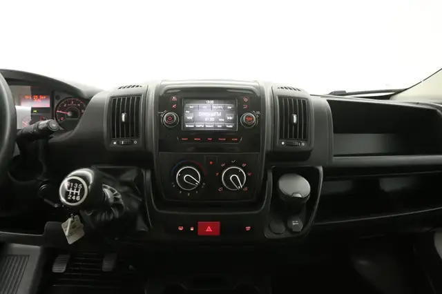 Peugeot Boxer view 11