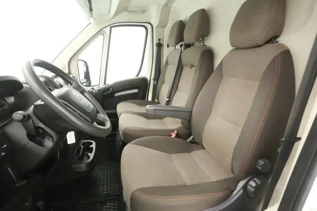 Peugeot Boxer view 9