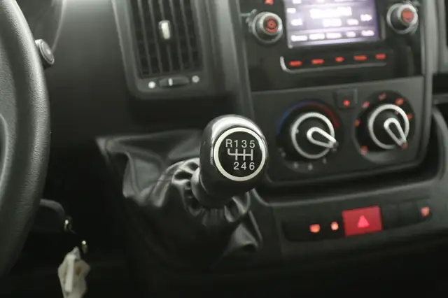 Peugeot Boxer view 19