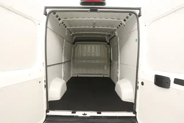 Peugeot Boxer view 3
