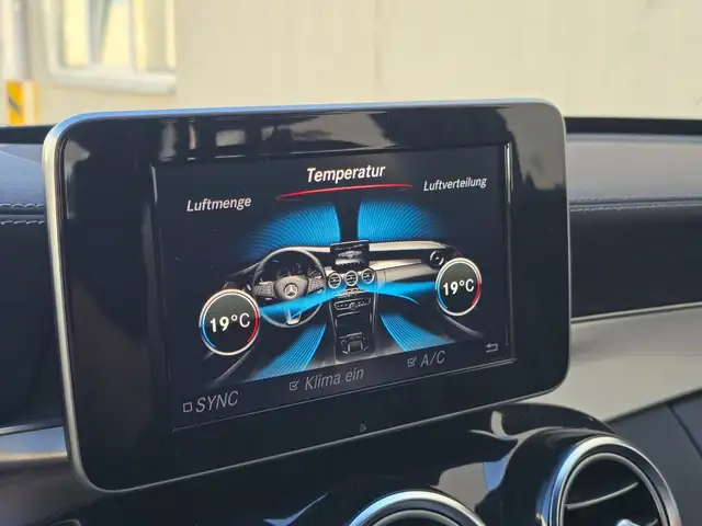 Mercedes-Benz C-Class view 14